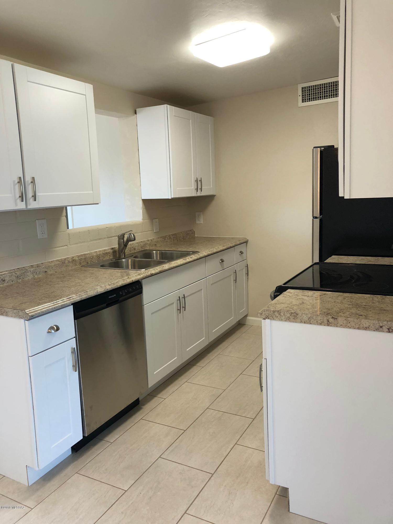 Palm Grove Clusters (186-349, 543) - Residential Lease