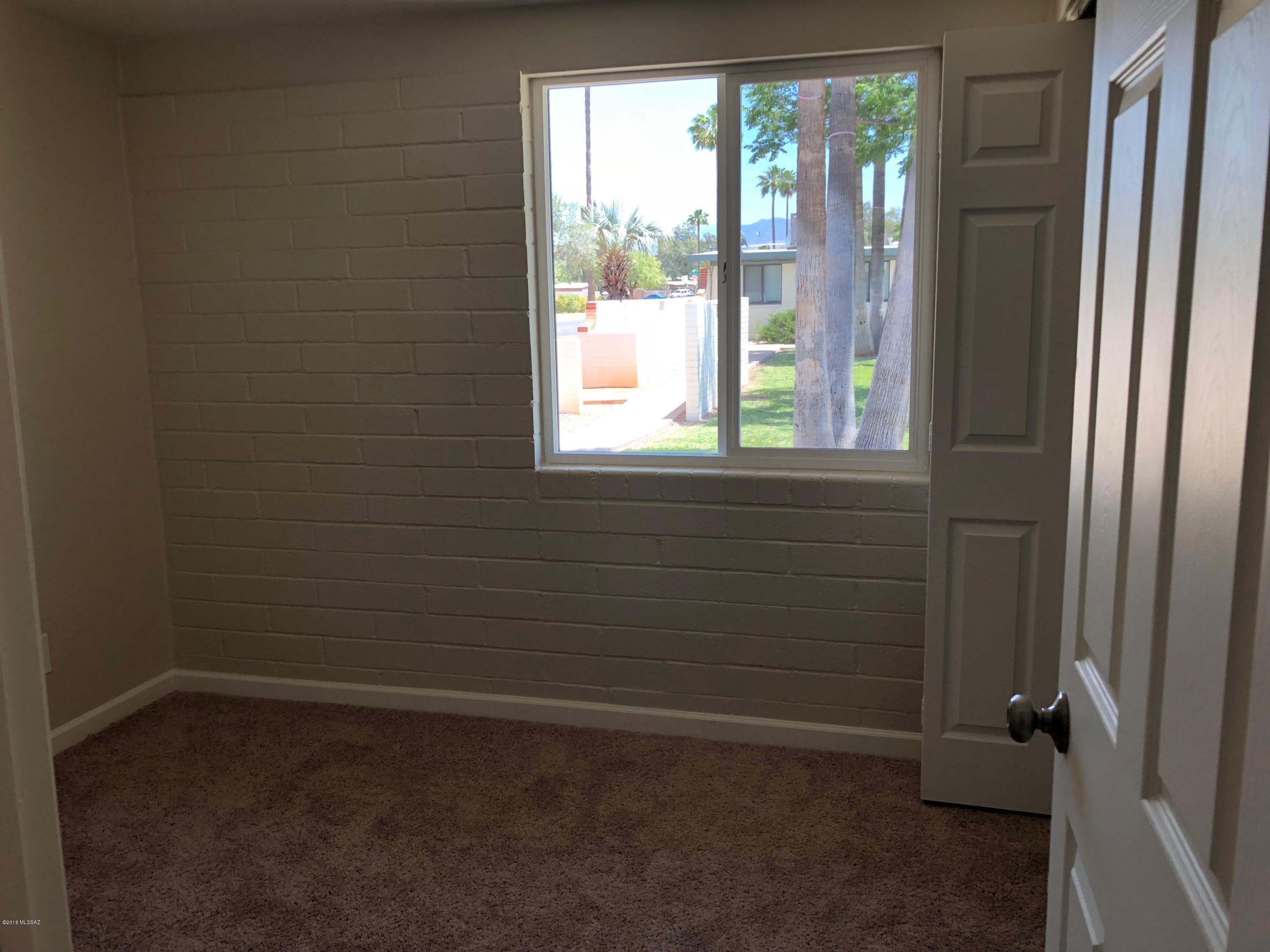 Palm Grove Clusters (186-349, 543) - Residential Lease