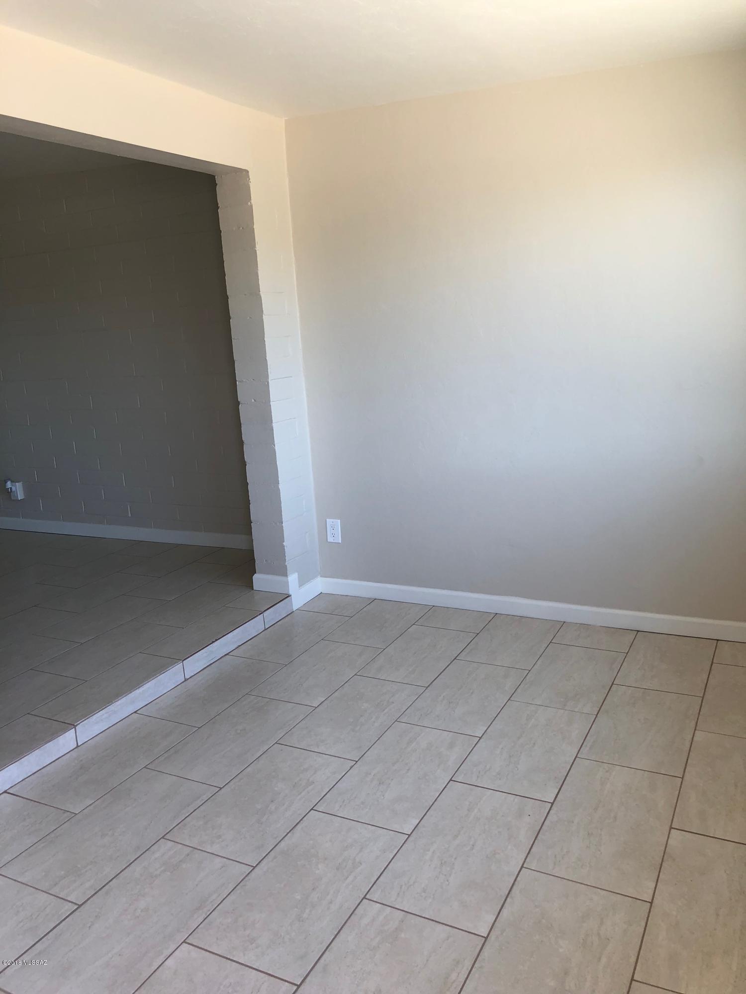 Palm Grove Clusters (186-349, 543) - Residential Lease