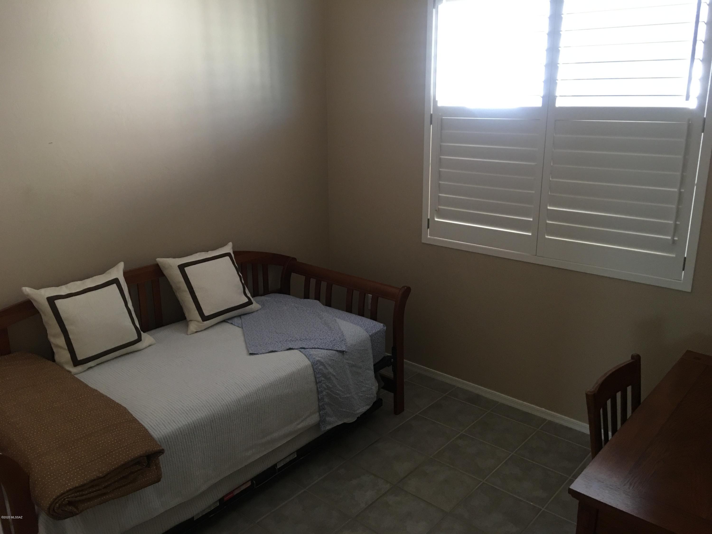 Rancho Vistoso NGHB 10 PCLS S,U & V - Residential