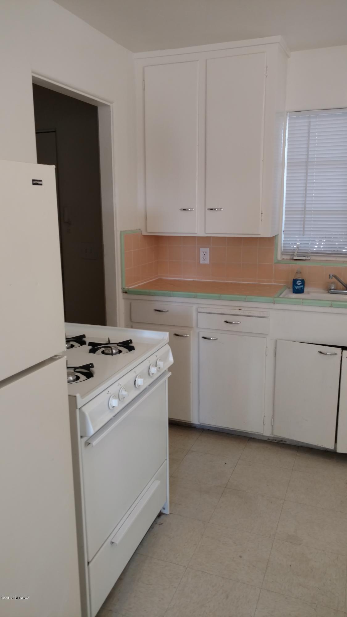 Adorable 1 bedroom casita in a convenient location close to shopping and bus lines. Small private yard.Tile throughout the home. Washer/dryer hookups. Pets Negotiable. Tenant to pay a flat rate of $35 per month for water, trash and sewer.