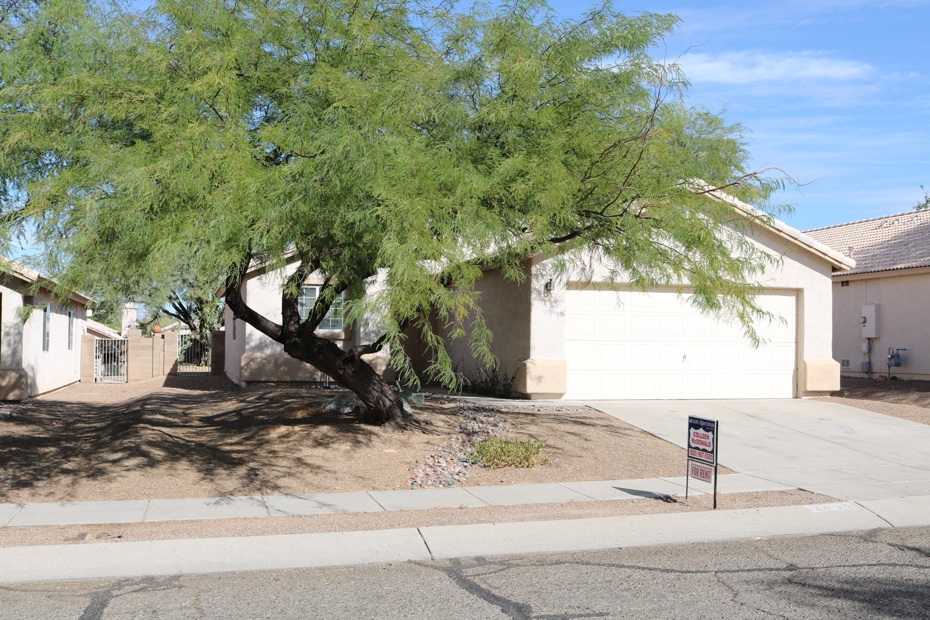 Lovely 3 bedroom, 2 bath home in quiet NW  neighborhood. Freshly painted and Move-in ready! Vaulted ceilings, Skylights, Lots of tile flooring and new carpet in the bedrooms. Master suite with Tub and Shower, his & hers closets. Dining area off the Great room. Washer and dryer for your convenience. Nice size back yard with North facing, spacious patio area with mountain view.