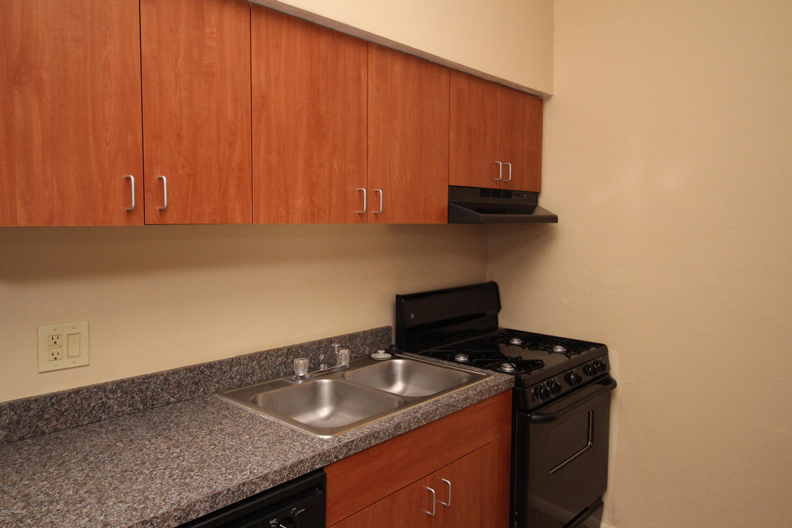 Royal Alvernon Condos. - Residential
