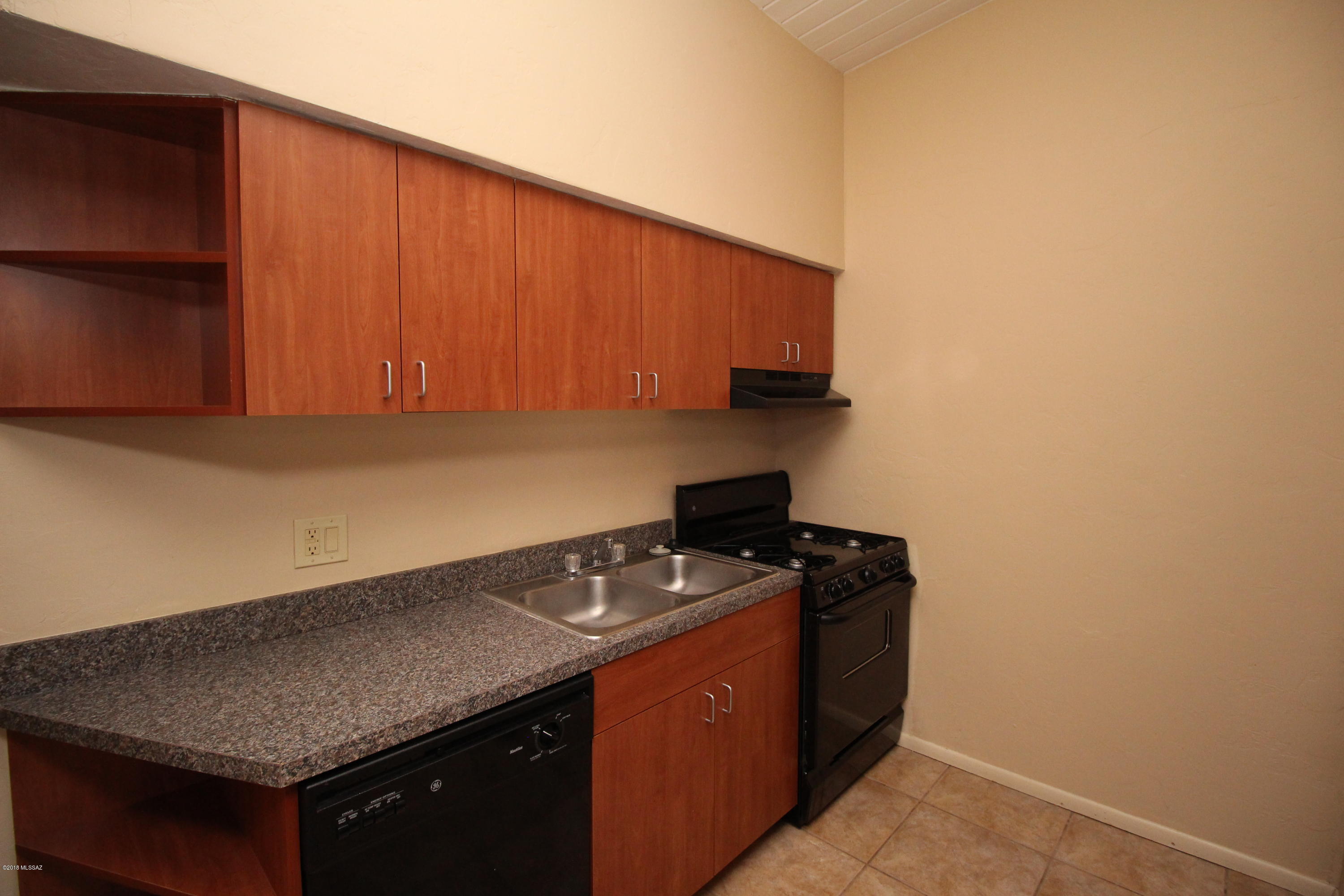 Royal Alvernon Condos. - Residential