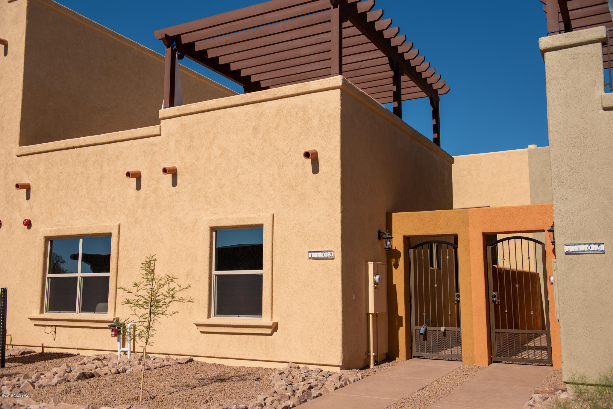 Beautiful Brand New 2 Bedroom, 2 Bath Townhome with sky deck & gorgeous mountain views . Includes all association amenities including pool, common area patio with outside kitchen & gym. Very close from Downtown Tubac restaurants and shops.