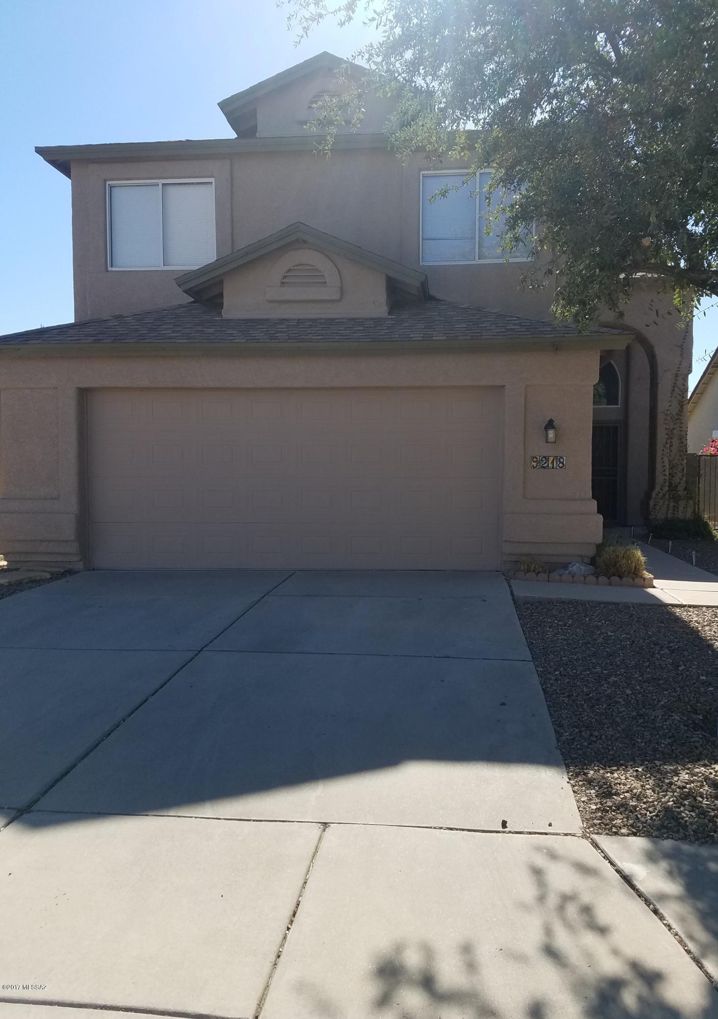 Beautifully spacious 4 bedroom 3 bathroom PLUS DEN Rental! Perfect for a large family! Equip with a wonderful pool that features a waterfall! Landscaped backyard with a covered patio perfect for entertaining! Don't miss out on this amazing opportunity!