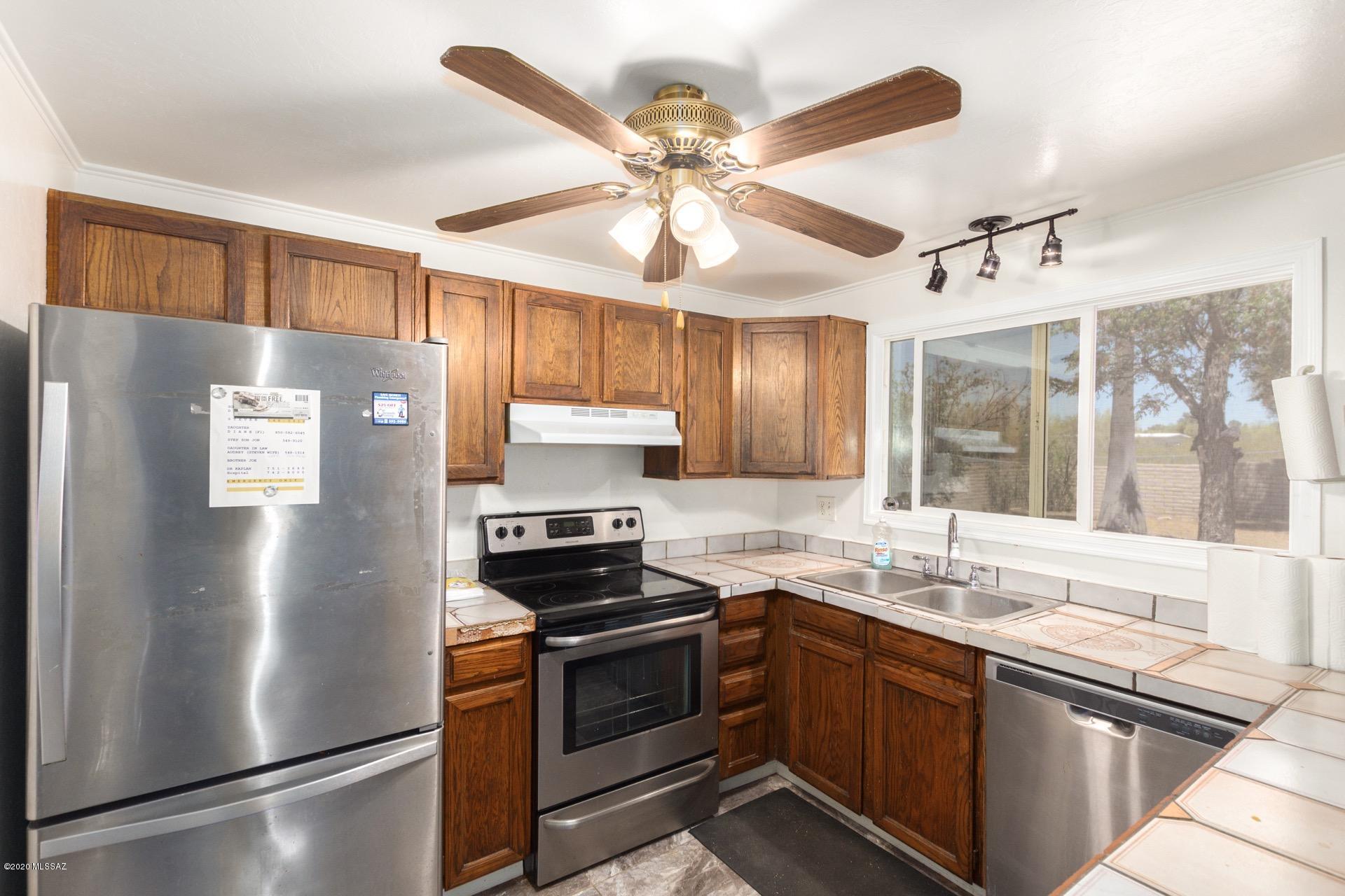 Casas Adobes Estates (541-618) - Residential