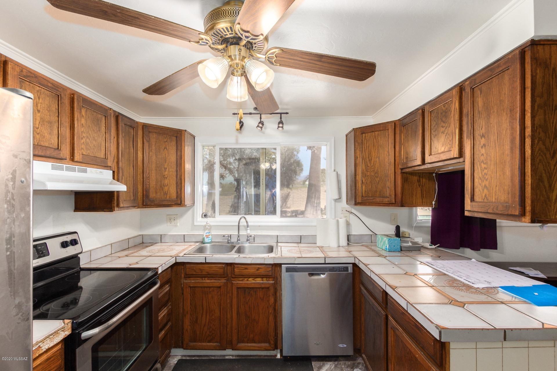 Casas Adobes Estates (541-618) - Residential