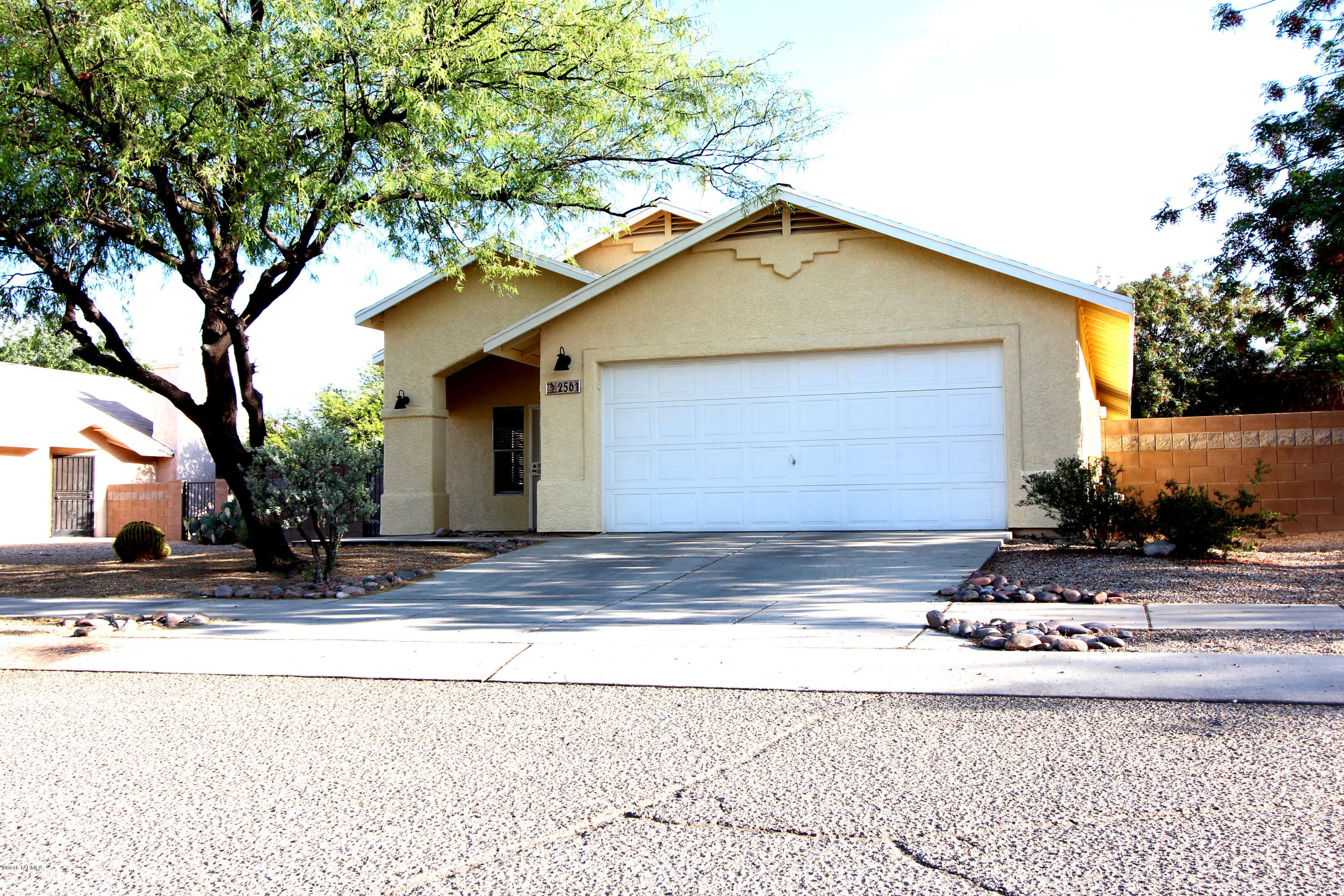 Meticulously maintained, clean, upgraded, spacious are just a few things you will love about this house.  3 bed 2 bath with large backyard including large side yards in a great community with a very small HOA fee.  Close to downtown, UofA, I-10 and shopping.  Priced to sell fast will not last long.