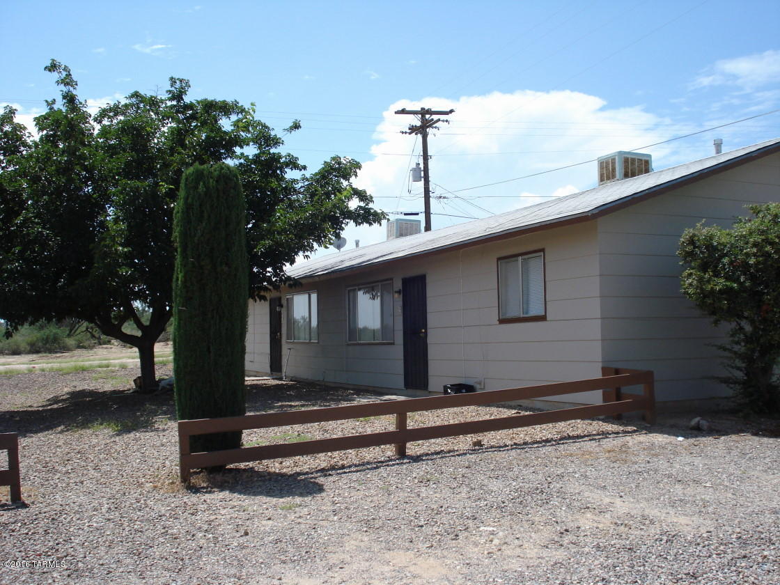 Nice apartment located in town, newer paint inside & out. Ceramic floors. Trash & water furnished.