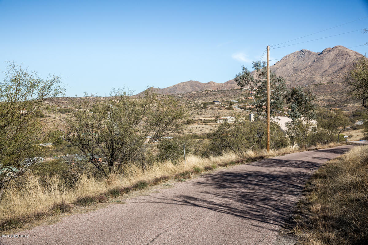 You can build your custom home in the hills of Rio Rico with mountain and sunrise/sunset views. This north/south oriented property is set 3 miles above the valley from I-19, an irregular rectangle and sloping terrain covered with natural grasses and mesquite trees.