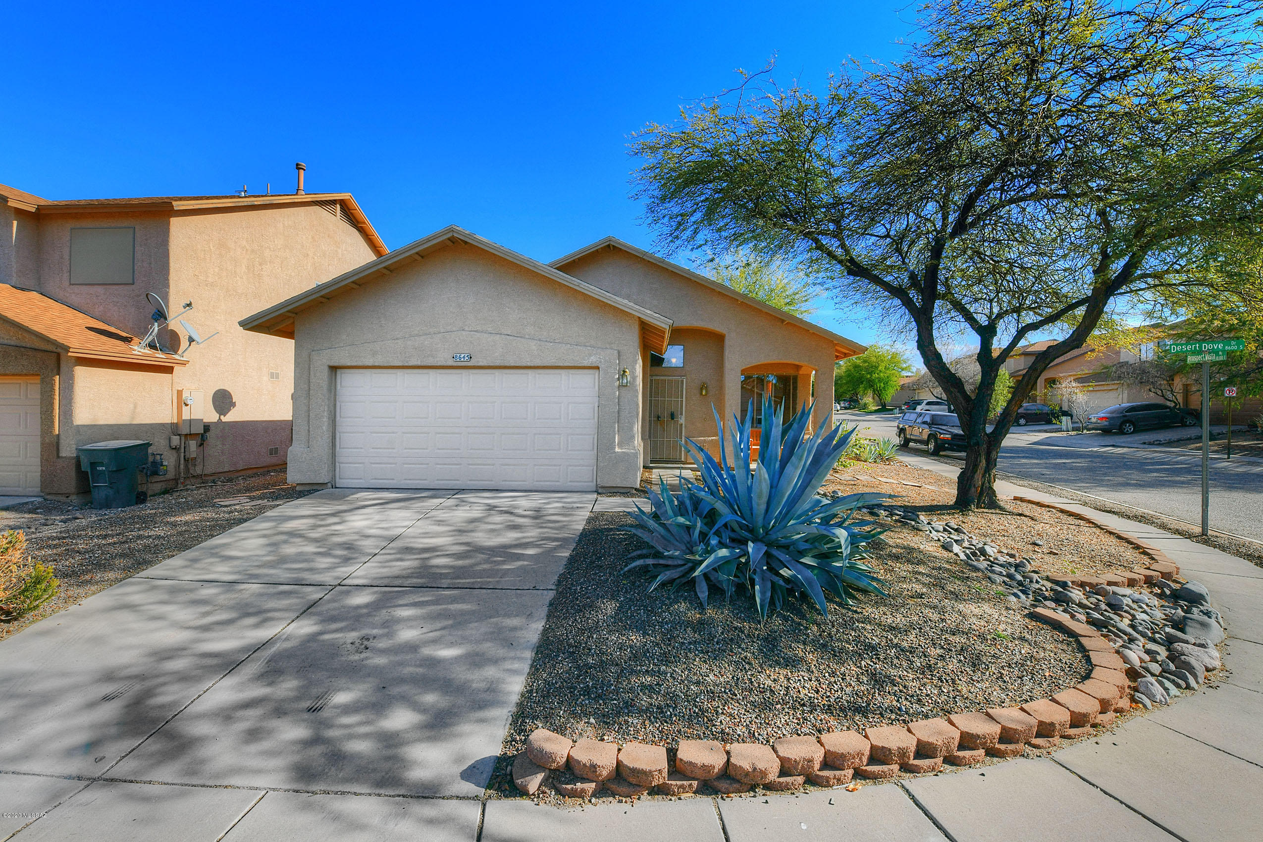 Beautiful 3 bedroom 2 bathroom corner lot home with vaulted ceilings.  Formal living and dinning room. Eat in kitchen has plenty of cabinets and an island for prep.  Master bathroom has dual sinks and spacious with high ceilings.  Backyard is manicured with high private block wall, pavers and decorative rock.  Priced to sell!