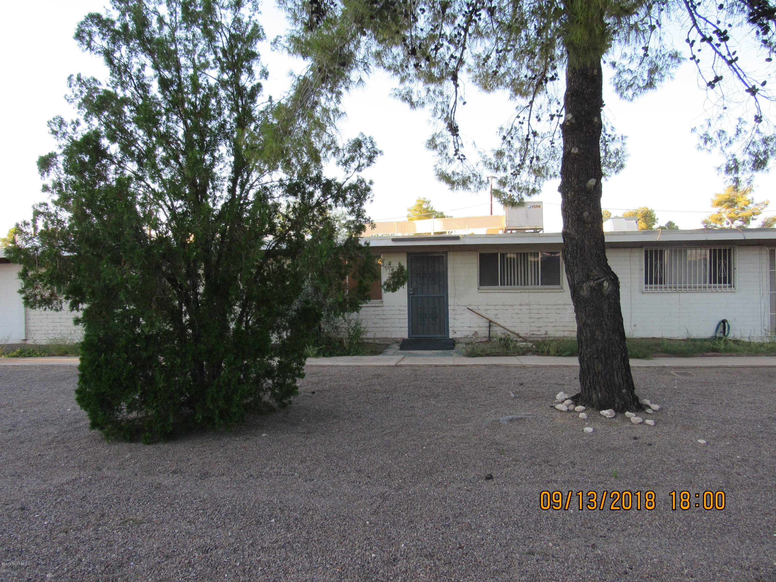 Adorable Townhome in convenient location near shopping, easy freeway access nearby and cheap and easy to maintain!  Efficient living at its best :)
Large laundry room, cute kitchen, plenty of living space as well.  Great common area to enjoy the outdoors
Don't miss your opportunity to own your own spot and have a lower payment than renting!