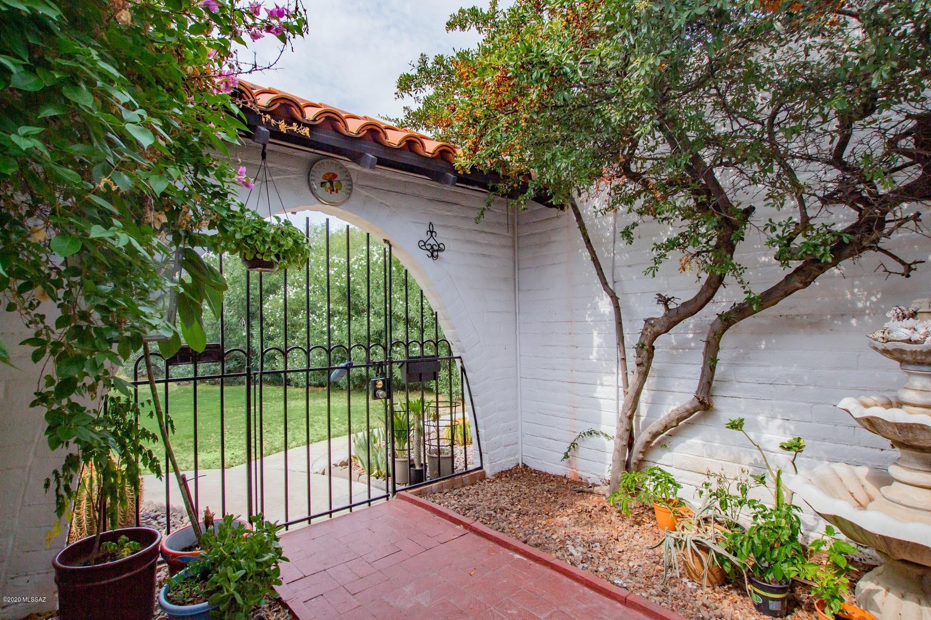 Las Lomitas (1) - Residential