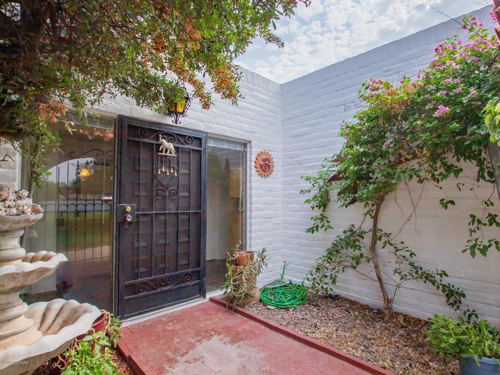 Las Lomitas (1) - Residential