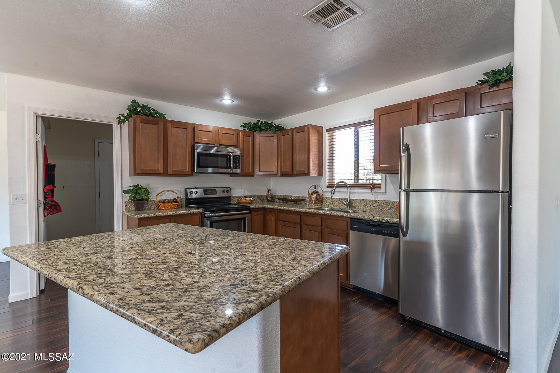 Move in condition East side home with NO HOA. This home has many upgrades including Granite countertops in the kitchen, and both bathrooms. This is a three bedroom with a great room, formal dining area, and fireplace. This home has a great flow from kitchen to great room and all bedrooms. Both bathrooms have been upgraded, it features a laundry room, two car garage with extra large storage room, and space for an RV. The interior and exterior were just painted in January 2021. This is truly a move in ready home. Fidelity Home Warranty good through June 2021.