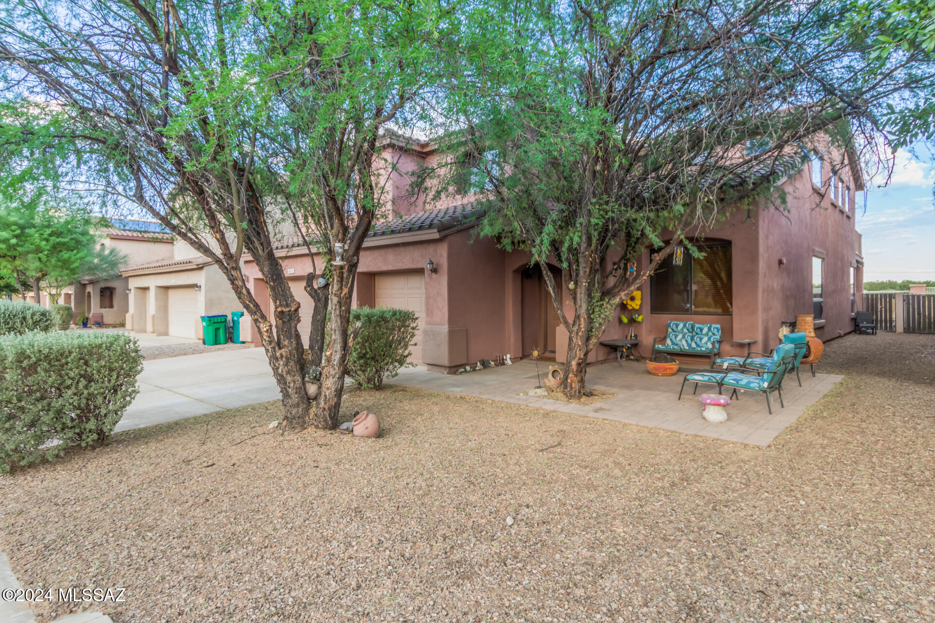 esert Living at it's Best in Rancho Sahuarita! Open Floor Plan w/5br/3 1/2 Ba, and Loft to create your own space! 2Story that SIZZELS WITH STYLE! Lot Backs-up to Natural Desert, Wash w/ Mtn views! Great Room has Stunning Floor to Ceiling Fireplace, Designer Colors, Surround Sound, Kitchen Nook, w/Separate Living Rm and Dining Area! Loft overlooks the entire lower level w/Views! Primary Bedroom is more then spacious, with separate tub & Shower, his and her sinks, w/balcony access. Two downstairs bedrooms, one has ceramic tile perfect for home office (enjoy the views whilst working), for Guests or Crafts has/separate ingress/egress to backyard to access Hot Tub. Relax in the Backyard, w/Built-in BBQ, Covered Patio and separate patio w/pavers, Dog Run, artificial grass area. You are HOME! M