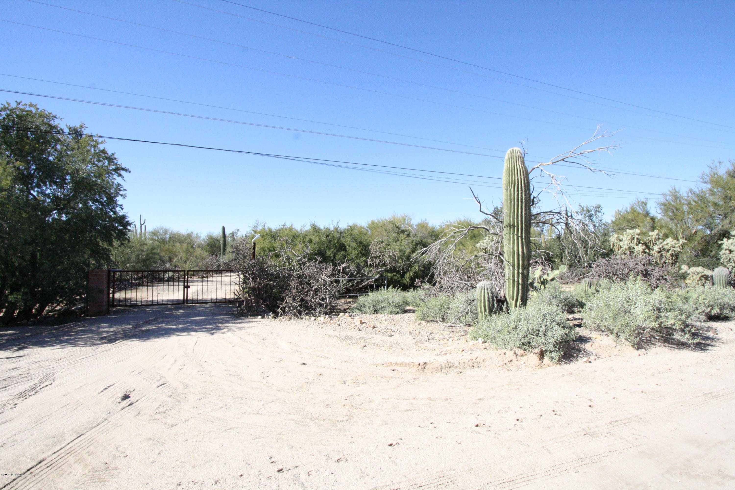 Are you looking for that country feel, yet minutes to everything?
Having problems finding a home where you can park your RV, trailer or boat?
Look no further! Make this 4bdr/3ba your home. Located on 4 acres off Thornydale/Cortaro. Split bedroom floorplan, formal living room, family room w/fireplace, open kitchen, 2 Master bedrooms, largest master offer spa tub and walk in closet w/private patio access. Enclosed Arizona room w/mountain and sunset views!
Sparkling pool w/waterfall slide.
Saving the best for last located on this 4 acres property is a oversized 4 CAR GARAGE!
Pool service and water is included.