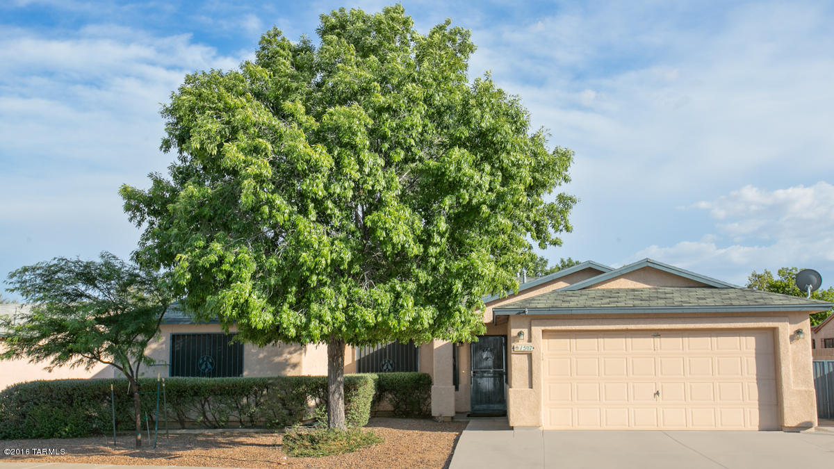Don't miss out on this one!!! Great 4bd/2ba, 2146 square feet home that features vaulted ceilings, an open floor plan, separate family room and living room, an open kitchen, tile floors, large rooms, a full length patio, mature trees, 2 car garage, an exterior shed plus additional space for parking. NO POLLY PIPES!!!