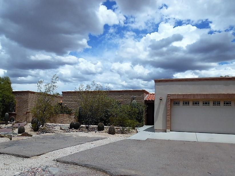 UNBELIEVABLE PRice! A courtyard entry leads to an open concept living/dining room backed by a wall of windows to view the expansive backyard & Catalina Mountains. Four bedrooms (one includes a built in office desk and shelving) are in the main house. Space-enhancing shelving abounds in the closets and walk-in pantry. Cozy family room off kitchen has a fireplace and built-in bookshelves. Attached guest quarters (approx. 1000 sq. ft.) built 2006.
Go-check it out! Seller never resided at subject and has no information on conditions. Please acknowledge, no SPDS, no CLUE provided by seller and special addenda required after offer acceptance. ”. Cash offers will need proof of funds & 10% earnest money deposit. Property is being sold “as is”
NO UTILITIES WILL BE PROVIDED BY SELLERFOR INSP