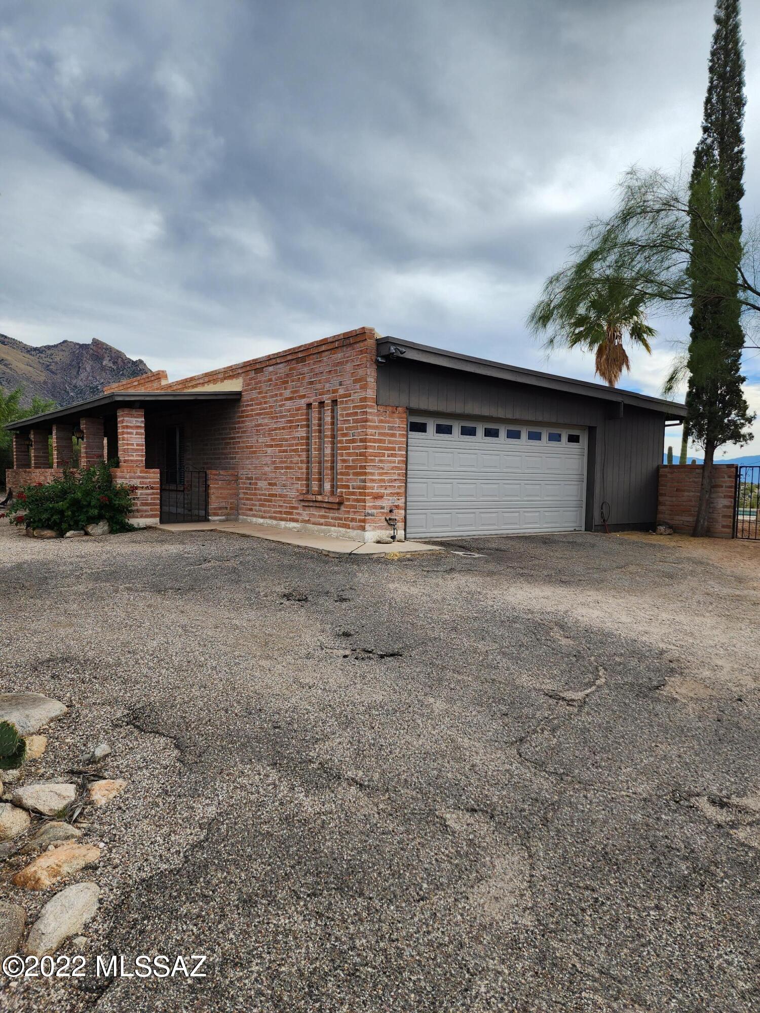 Have the best of both worlds with Mountain and City Views and RELAX in your private back yard next to the sparkling pool and covered patio.  Large primary bedroom has a sitting room with a walk-in closet and bath w/dual vanities and shower.  Walk to La Encantada for shopping, galleries, restaurants, and more.  RENT SHALL INCREASE TO $2600 AS OF JULY 1, 2023

TENANT OCCUPIED THRU 10/31/2022