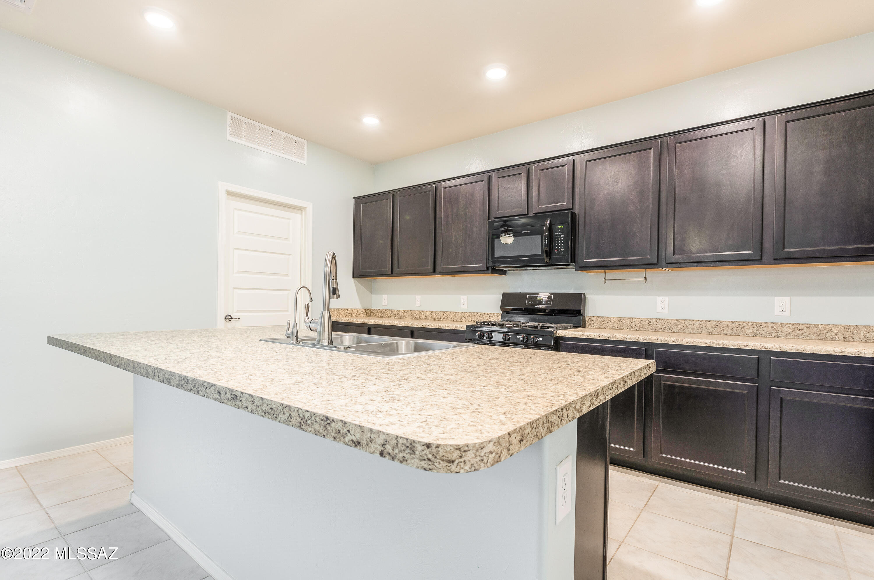 Saguaro Bloom SQ20180540069 - Residential