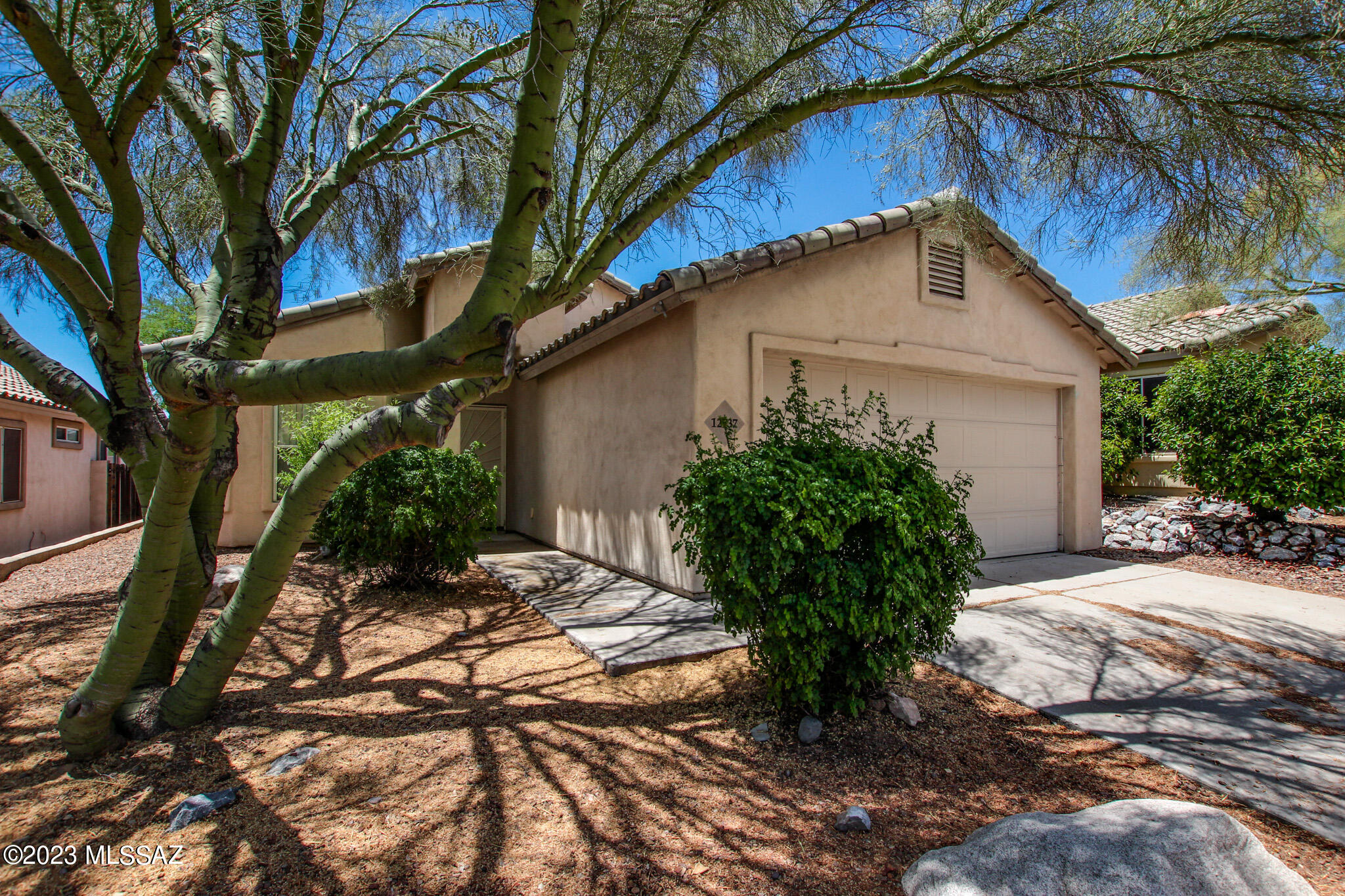 Stay cool in your own POOL!! Welcome Home to this 2-bed/1-bath desert retreat offering comfort and tranquility. Enjoy open living spaces, a well-appointed kitchen, and a serene backyard oasis with a large pool. Community amenities are steps away including, tennis courts, basketball courts, walking paths and a park with covered ramadas. Don't miss out on this opportunity to own a slice of Dove Mountain paradise at an affordable price point! Paint credit offered through 06/27 so act fast!! AGENT OWNER
