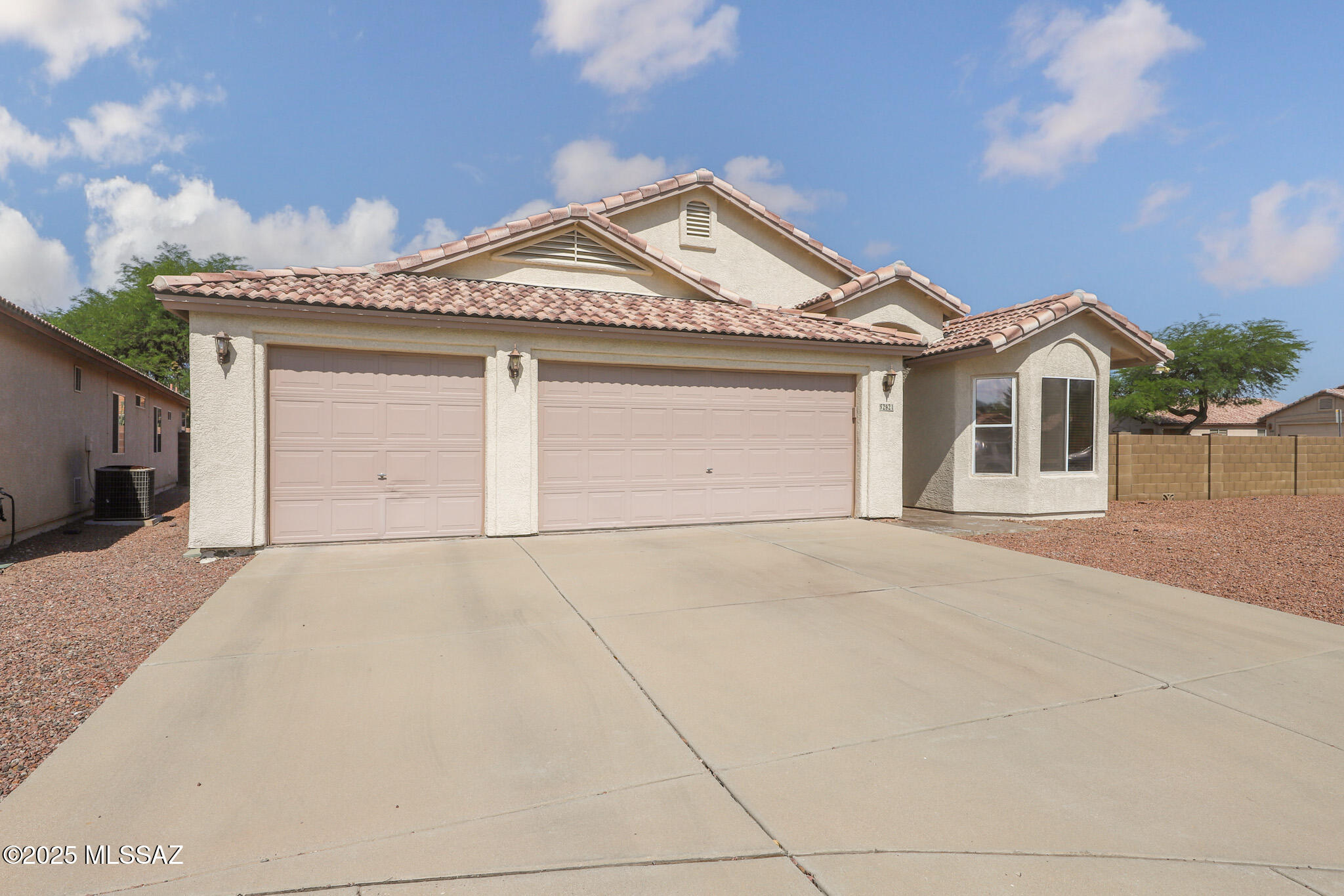Charming 3 bed, 2 bath home nestled in a quiet cul-de-sac on Tucson's west side! Convenient to the highway and nearby shops, this home features an updated kitchen with a breakfast nook, a separate dining area, and a spacious living room with vaulted ceilings and a cozy gas fireplace. The primary suite boasts a large walk-in closet and double vanity. Enjoy the oversized backyard—perfect for relaxing or entertaining. Plus, a rare 3-car garage and a large lot offer plenty of space inside and out!