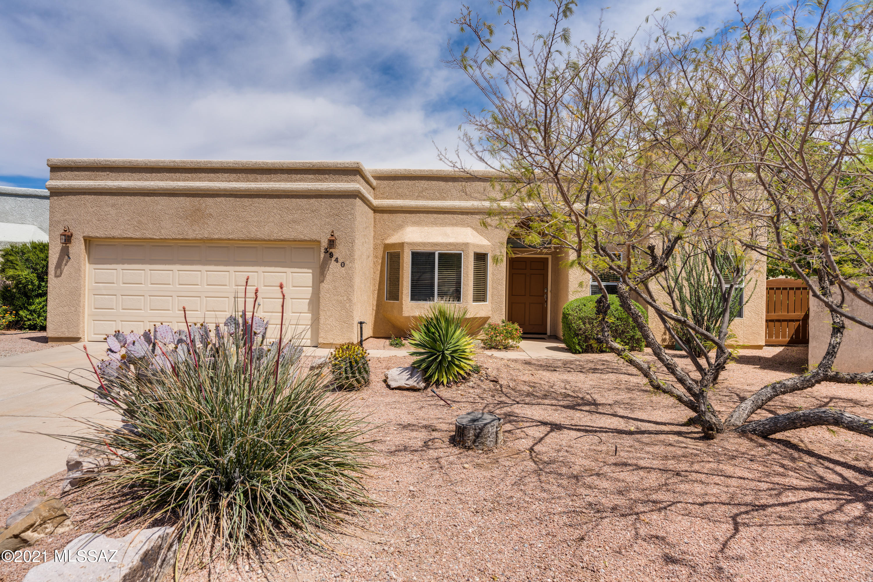Spacious living in a beautiful small community right in the heart of Tucson. Located on a tranquil cul-de-sac w/alluring mountain views and NO HOA! Open floor plan with vaulted ceilings and spacious formal living & dining area. Completely remodeled kitchen w/ ss appliances, quartz counter top, ample modern cabinets & pantry closet. Relaxing owner's suite w/ walk-in closet & remodeled en suite bath. Dual vanities, jetted tub & separate shower create a spa like environment. This home has it all: new water heater, freshly cleaned carpet, fresh paint inside & out, completely re-piped, and so much more! Private backyard boasts delightful landscaping perfect for your next gathering. Dine on the shaded patio and enjoy the privacy. Quick access to River Walk, Trader Joes, UA , shopping & dining.