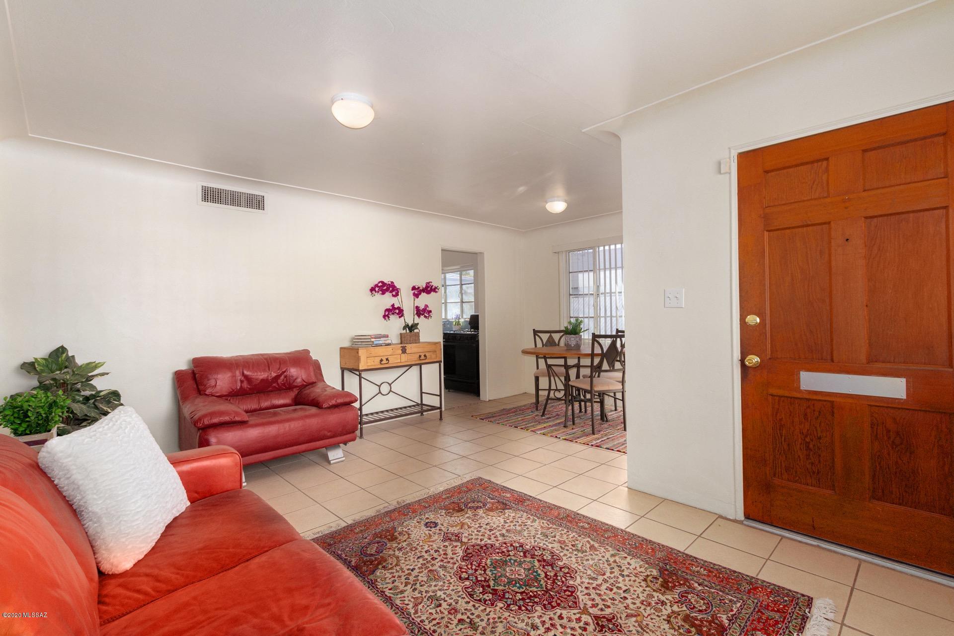 Country Club Manor - Residential