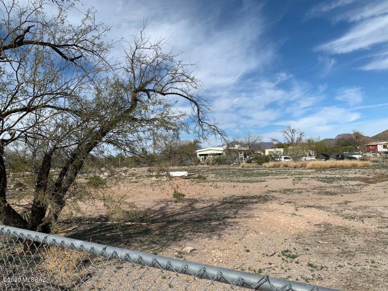 Photos show gas line, electric box and water line, records indicate there is a sceptic tank installed. Buyer to verify all utilities, make this lot yours today.