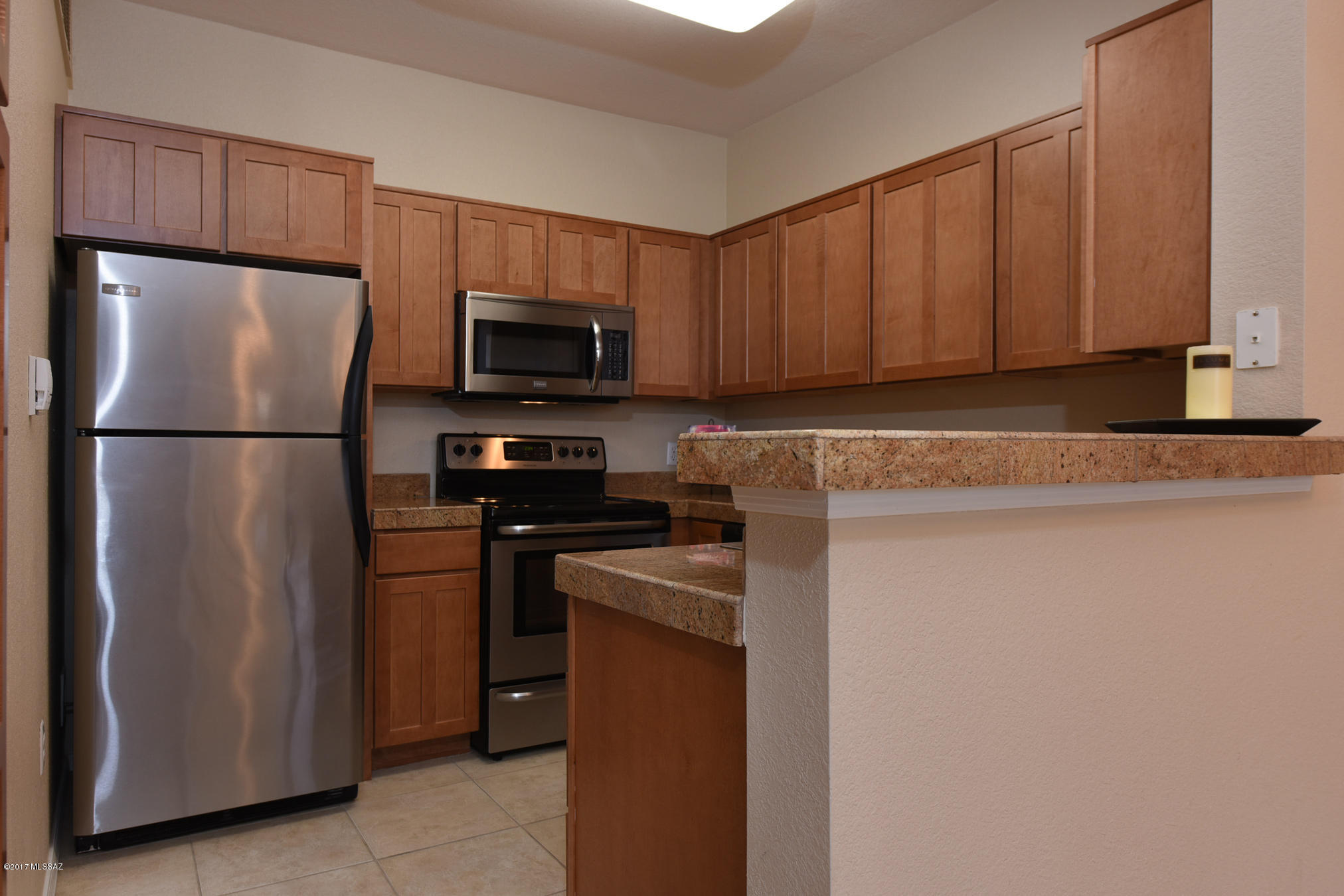 You will love this light and bright 1BR,1BA condo located in the Boulders at La Reserve! This second story unit offers privacy, warm tones through-out, granite counters,stainless steal appliances, full size washer and dryer and peaceful  mountain views from balcony. Resort style Community offers heated pool/spa,clubhouse and exercise rooms plus your own assigned carport. This a wonderful seasonal or year round property. Close to Oro Valley's finest shopping, restaurants and hiking trails.