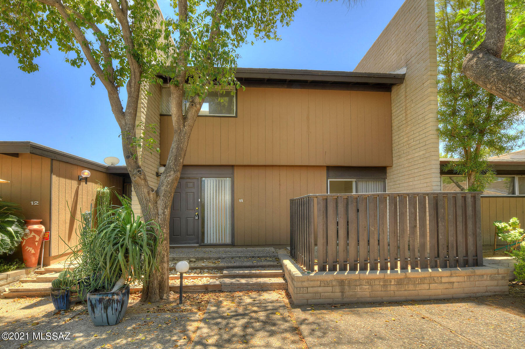 Beautiful, bright and light townhome with 3 bedrooms and 2 1/2 baths, in very desirable central area of Orchard River. Galley style kitchen with ton's of storage and counter space.  Conveniently located near Fort Lowell Park, TMC, shopping and many restaurants. 
One small pet allowed with a pet deposit of $250. First and last month rent due upon acceptance of application. Background check and credit report required. HOA fee paid by owner, water is included under the HOA fees. Tenant must abide by all HOA CCRs.