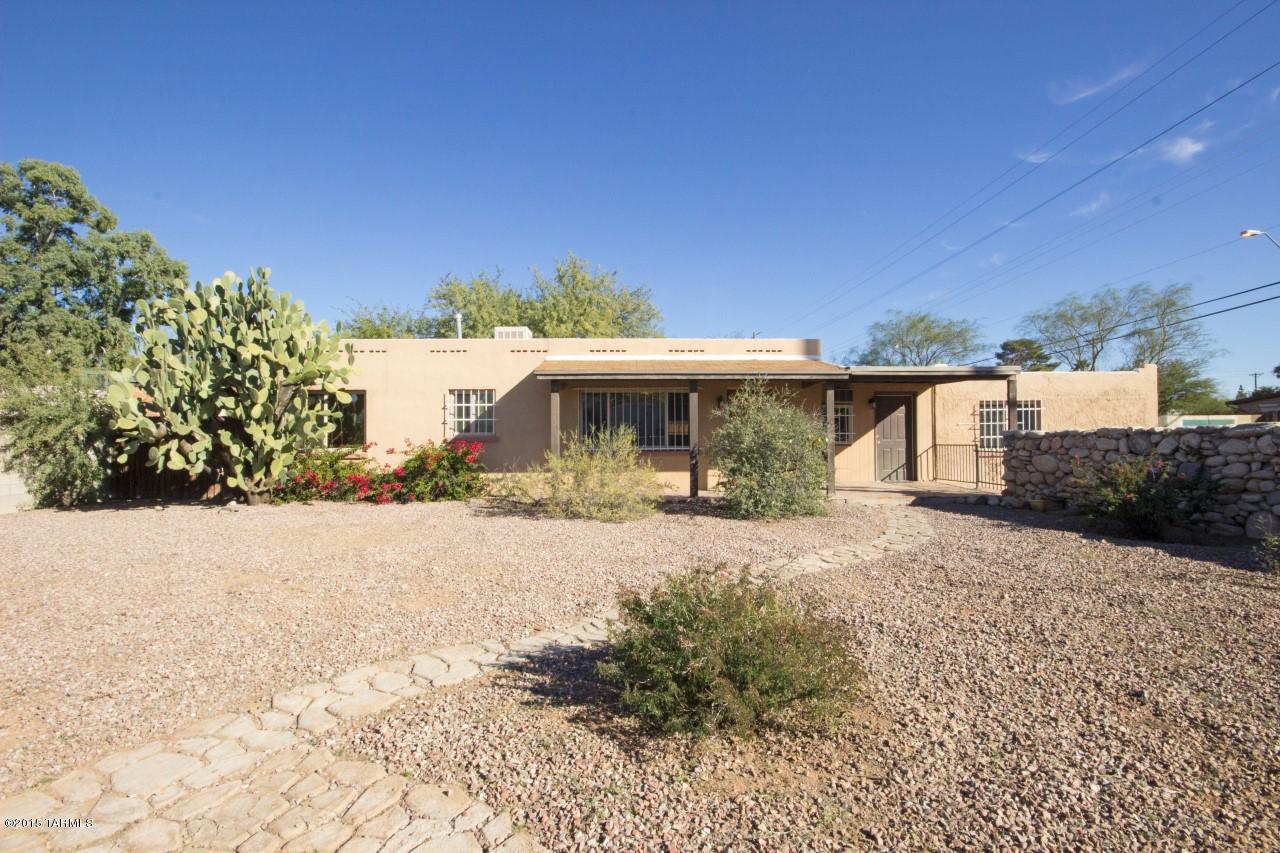 Lovely 3 bedroom/2bath home in convenient central location. Newer a/c, newer dual pane windows (on most windows)tile and laminate floors throughout, new carpet in the Master bedroom. Enjoy the extensive back porch. kitchen has a generous abundance of cabinets. ll appliances included!Marvel at the rock wall that surrounds the front yard. Mature, low care landscape. Dual gate access to the back yard. 10 x 20 wood shed/workshop with electric. Ride your bike to the U of A, close to bus line and downtown.