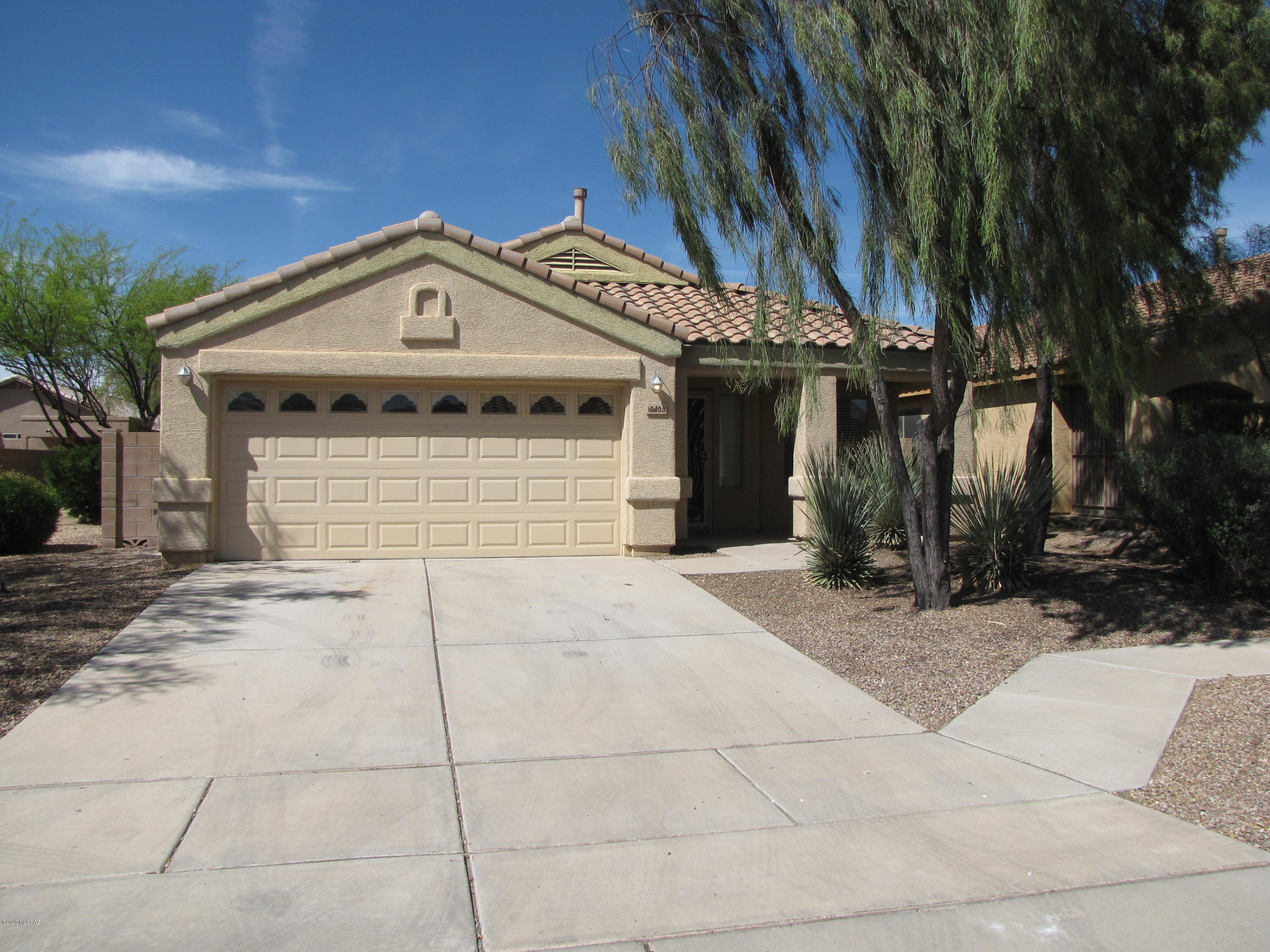 4 Bedroom 2 Bathroom home in Mesquite Ranch. Mesquite Ranch has two community pools, several parks with grass and kids play equipment, a Basketball court, and a sand volleyball court. Award-winning Vail Schools. The backyard has a storage shed.