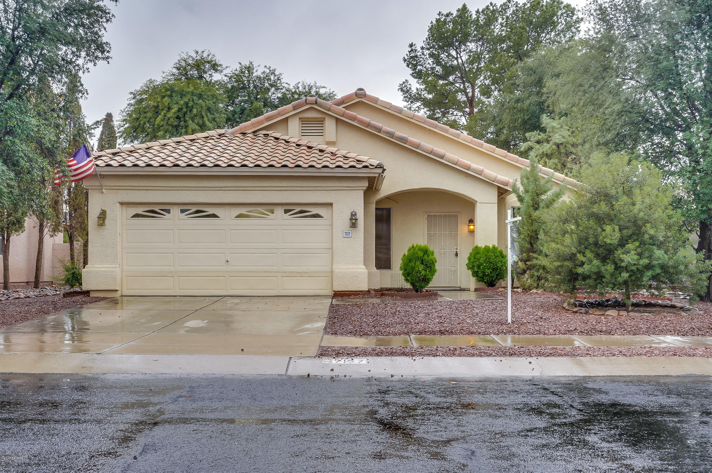 Immaculate Continental Ranch gem is truly move-in ready.    The kitchen incls new Frigidaire SS appliances w/ Refigerator and tile countertops & backsplash.  The interior is freshly painted.  Newer HVAC & water heater.  Beautiful baths w/ corian tops & upgraded fixtures.  Master bath has garden tub and separate walk-in shower. Features incl spacious living and dining area, fireplace in family rm, tile in the main areas & master bdrm, new carpet in brms 2 & 3, newer window coverings, spacious laundry room w/ washer & dryer incl and plenty of storage throughout incl cabinets in the garage. Tasteful, low care landscaping in front & rear. Close to schools, shopping, restaurants, parks, the Loop Multi-Use path and I-10.  Hurry – don't miss out on everything this house has to offer.