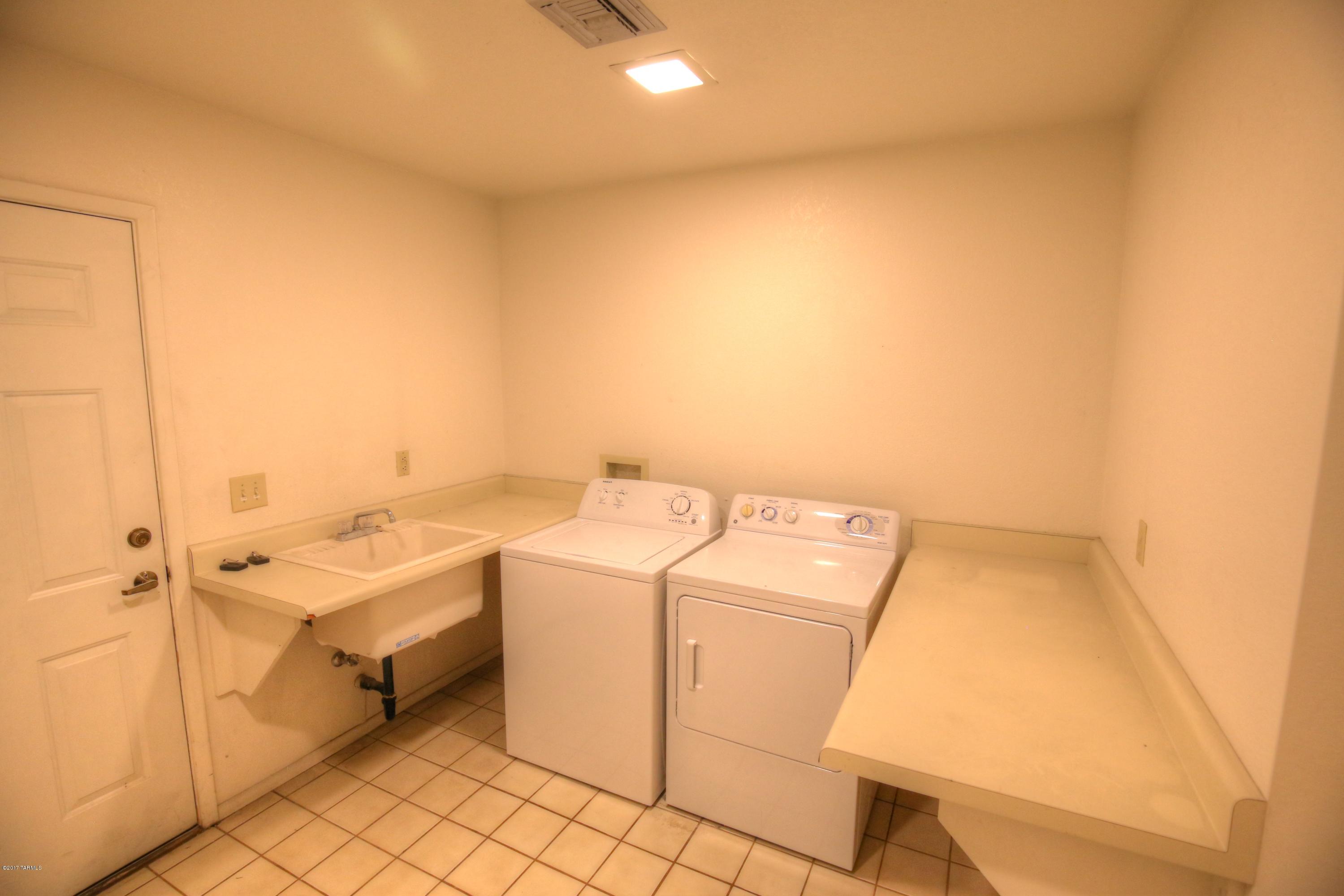 Shadow Hills (1-483) - Residential Lease