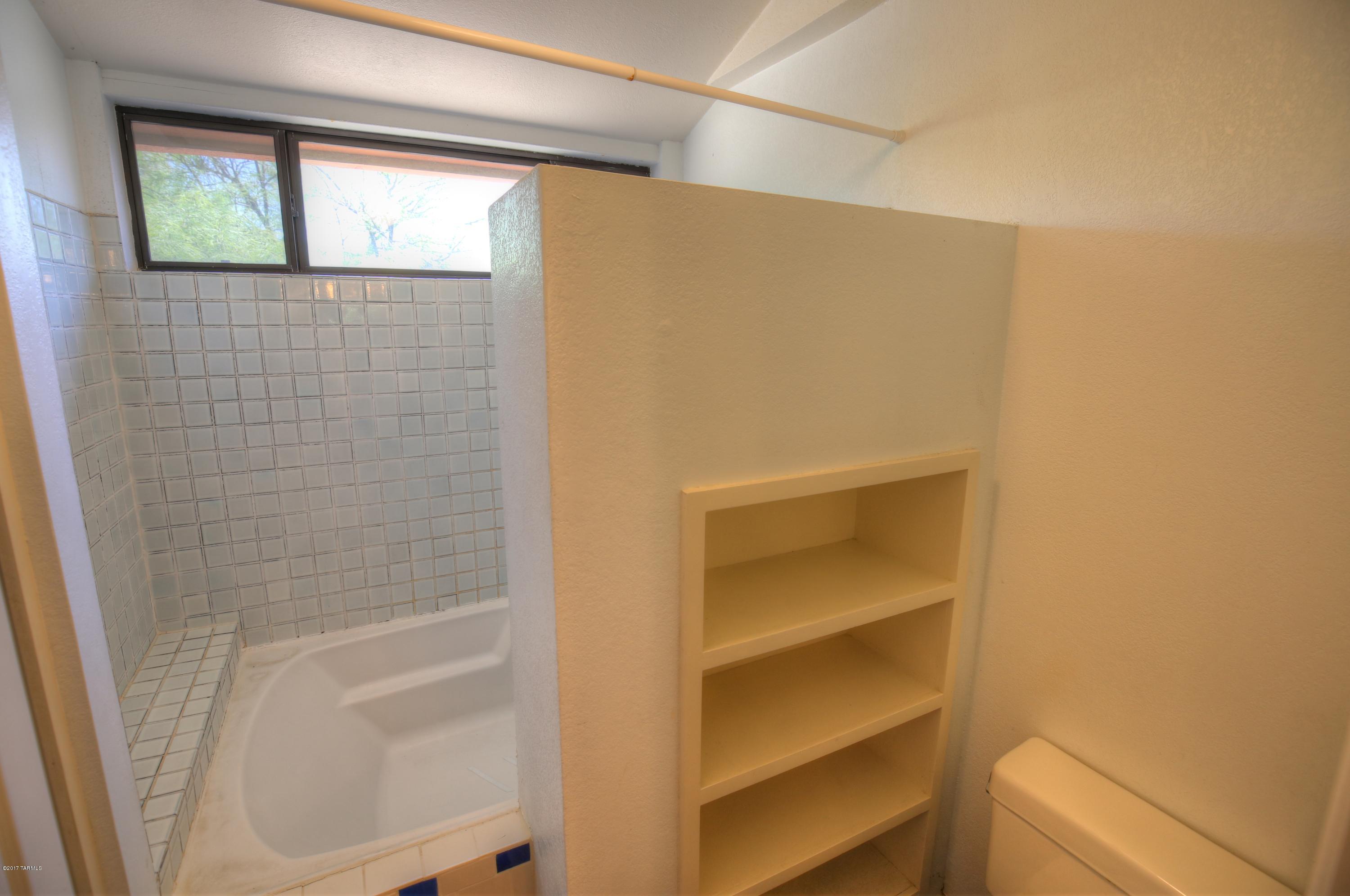 Shadow Hills (1-483) - Residential Lease