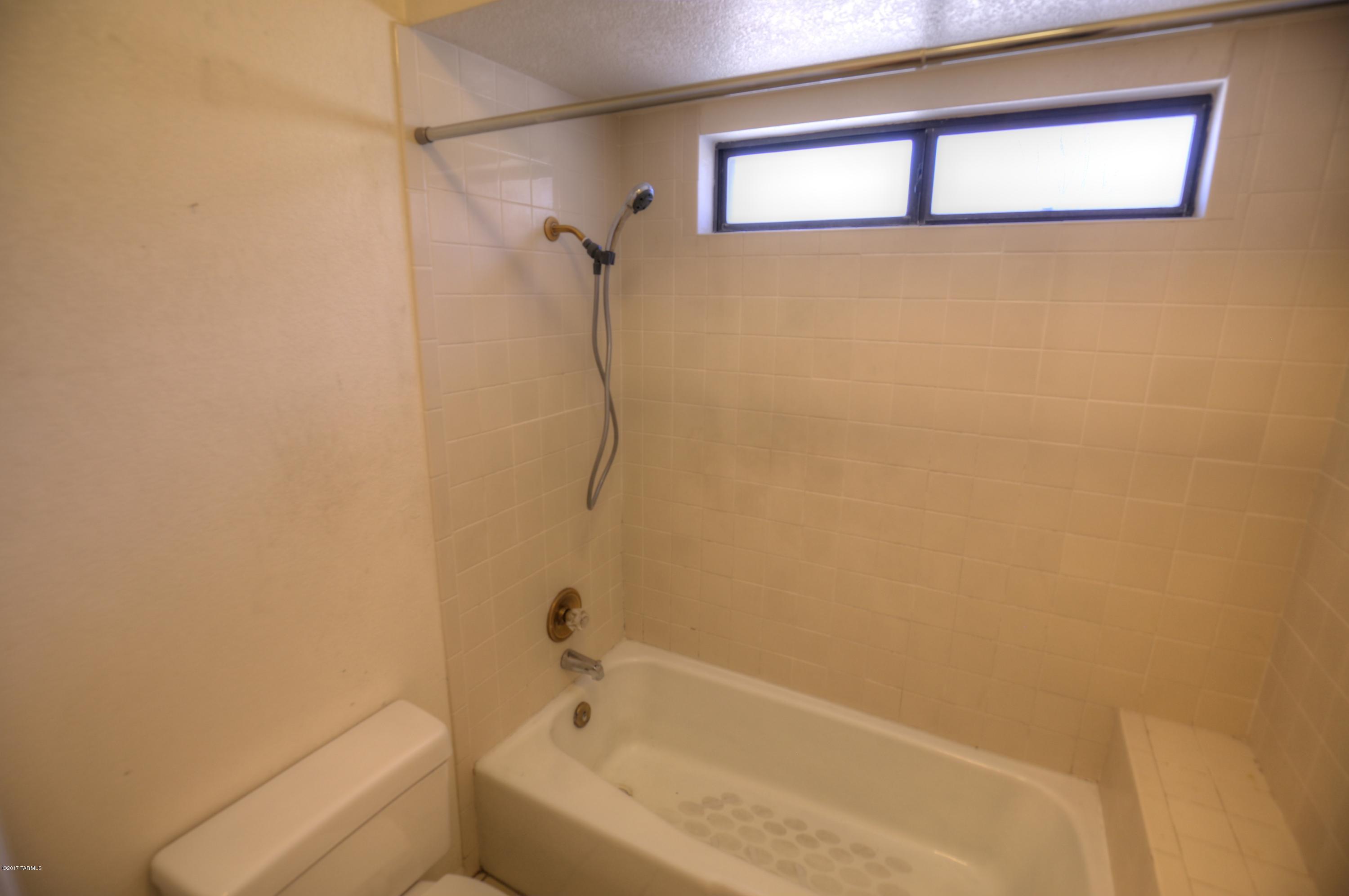 Shadow Hills (1-483) - Residential Lease