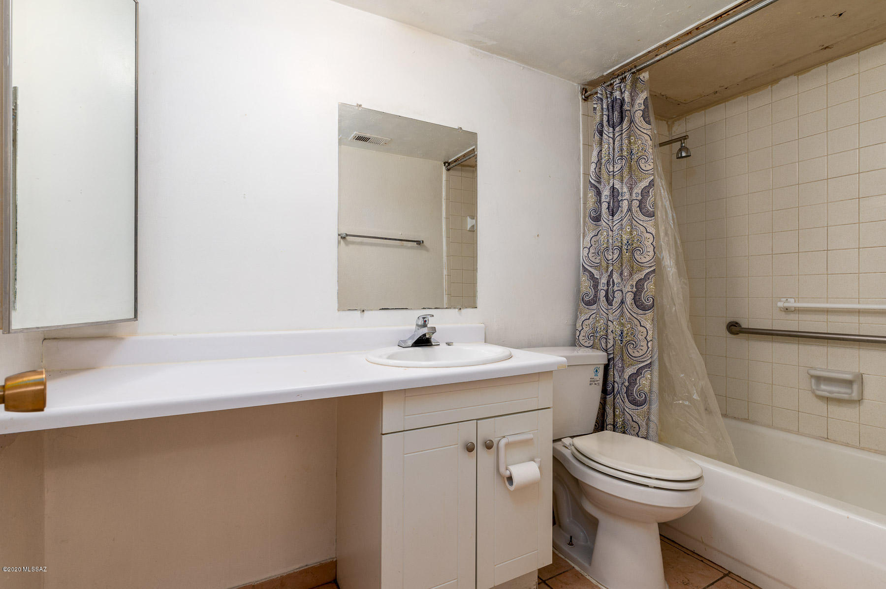 Las Colinas Condominiums - Residential