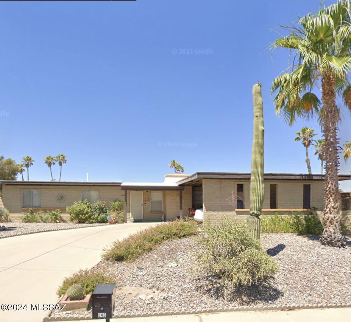 🏡 Welcome to your charming Arizona Sweet Home, conveniently located on the east side, close to everything you need! Envision yourself relaxing on a spacious .22 acre lot and a beautifully landscaped backyard with stunning Catalina Mountain views. This inviting residence offers a blend of classic appeal and contemporary comfort, providing an ideal space for relaxation and entertaining. With no HOA restrictions, you have the freedom to personalize and create your perfect retreat. Don't miss out on the opportunity to make this your new haven in Arizona!