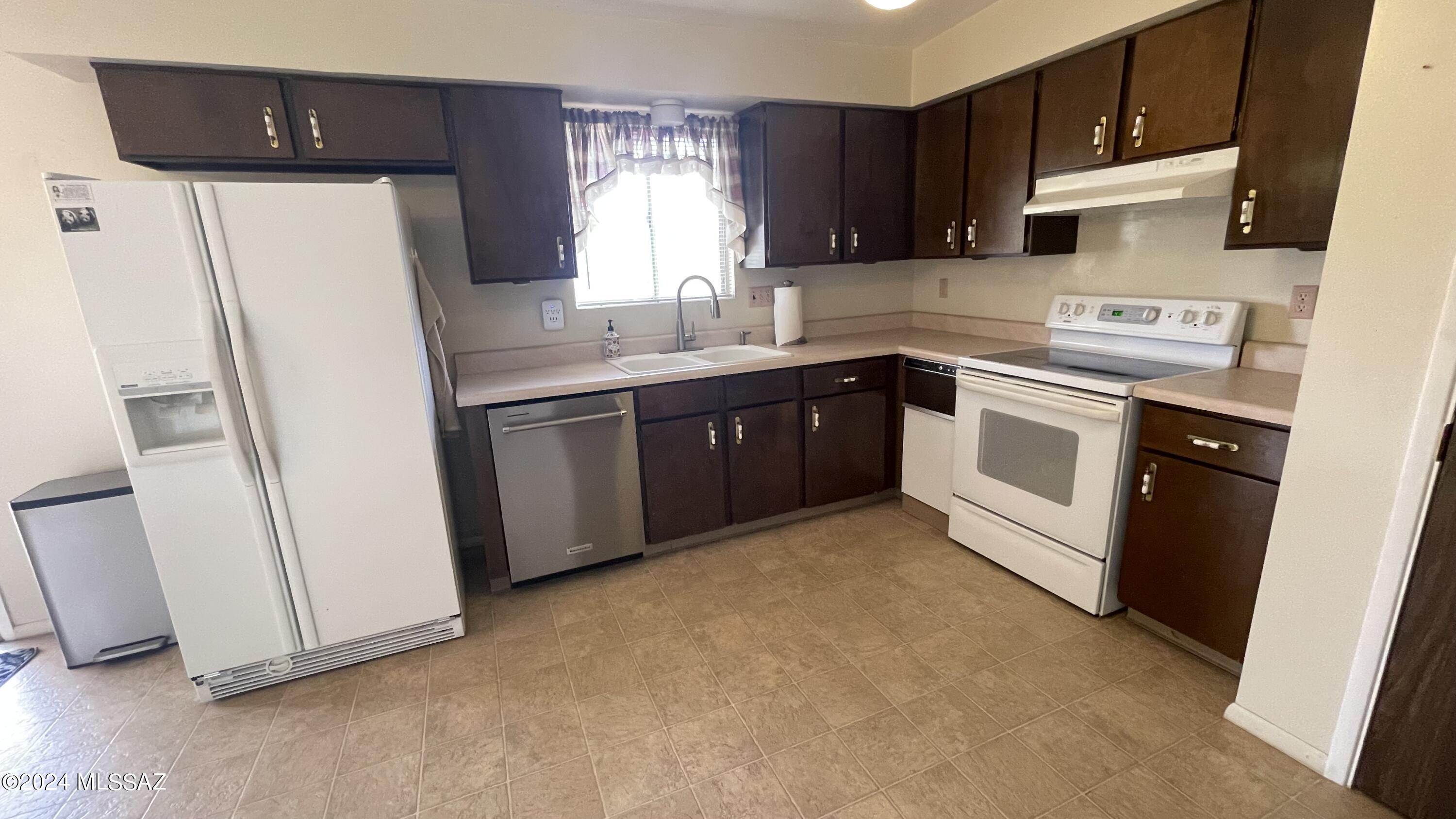 Broadway East (113-253) - Residential
