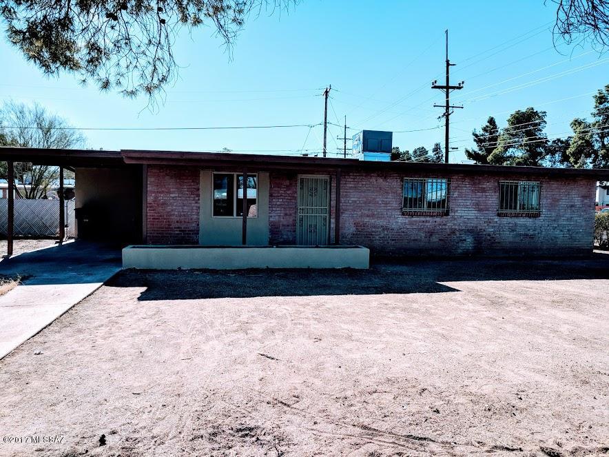 Great Updated home! Granite counters, new carpet, & paint! Close to lots of shopping.