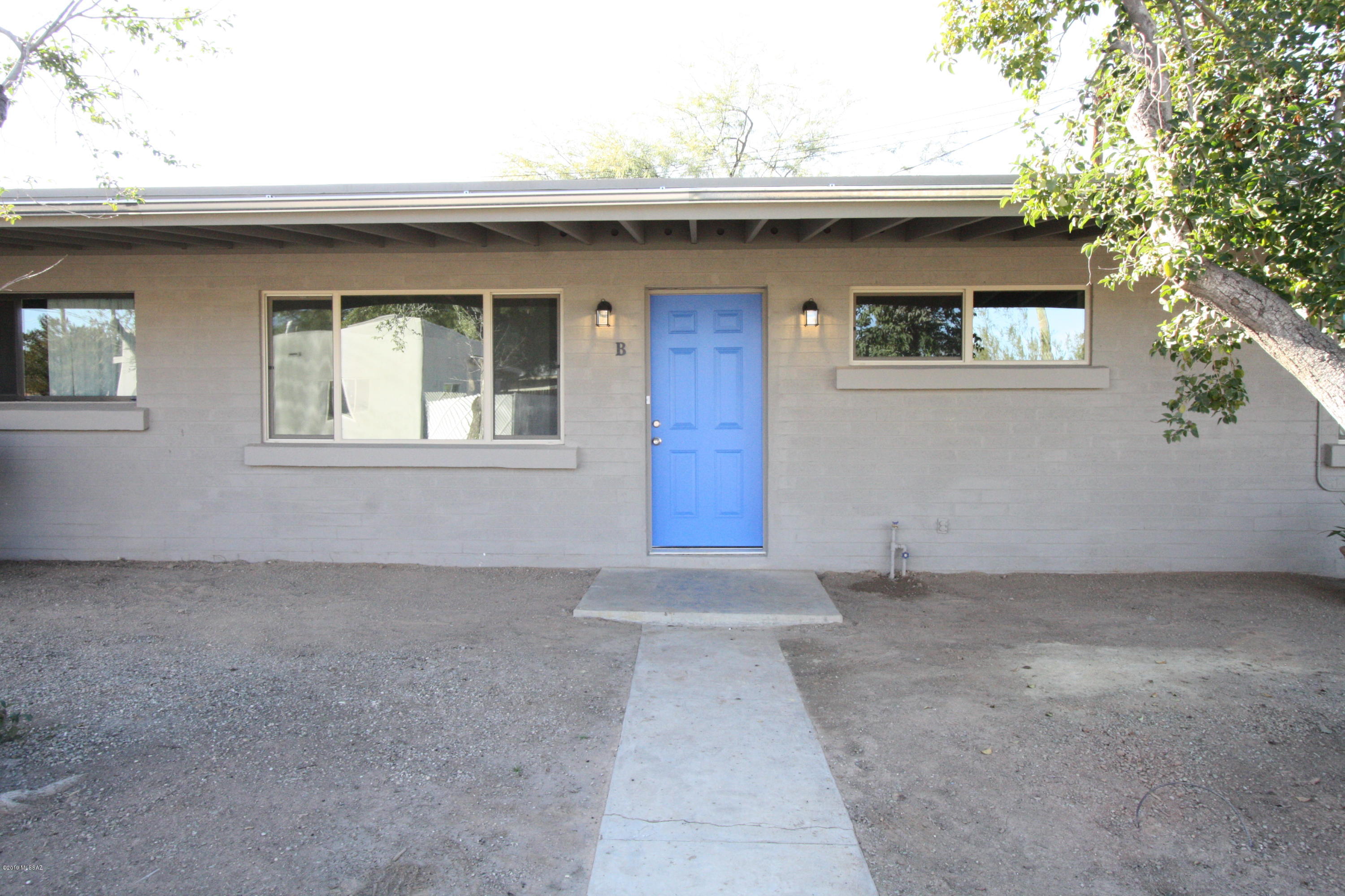 *MARCH  MOVE IN SPECIAL*
1/2 Month FREE w/12 month lease

Totally remodeled 2 bdr/1 ba w/granite counters, tile flooring, new appliances, mountain view and covered parking!
Charming 8 plex community tucked back off of Glenn.