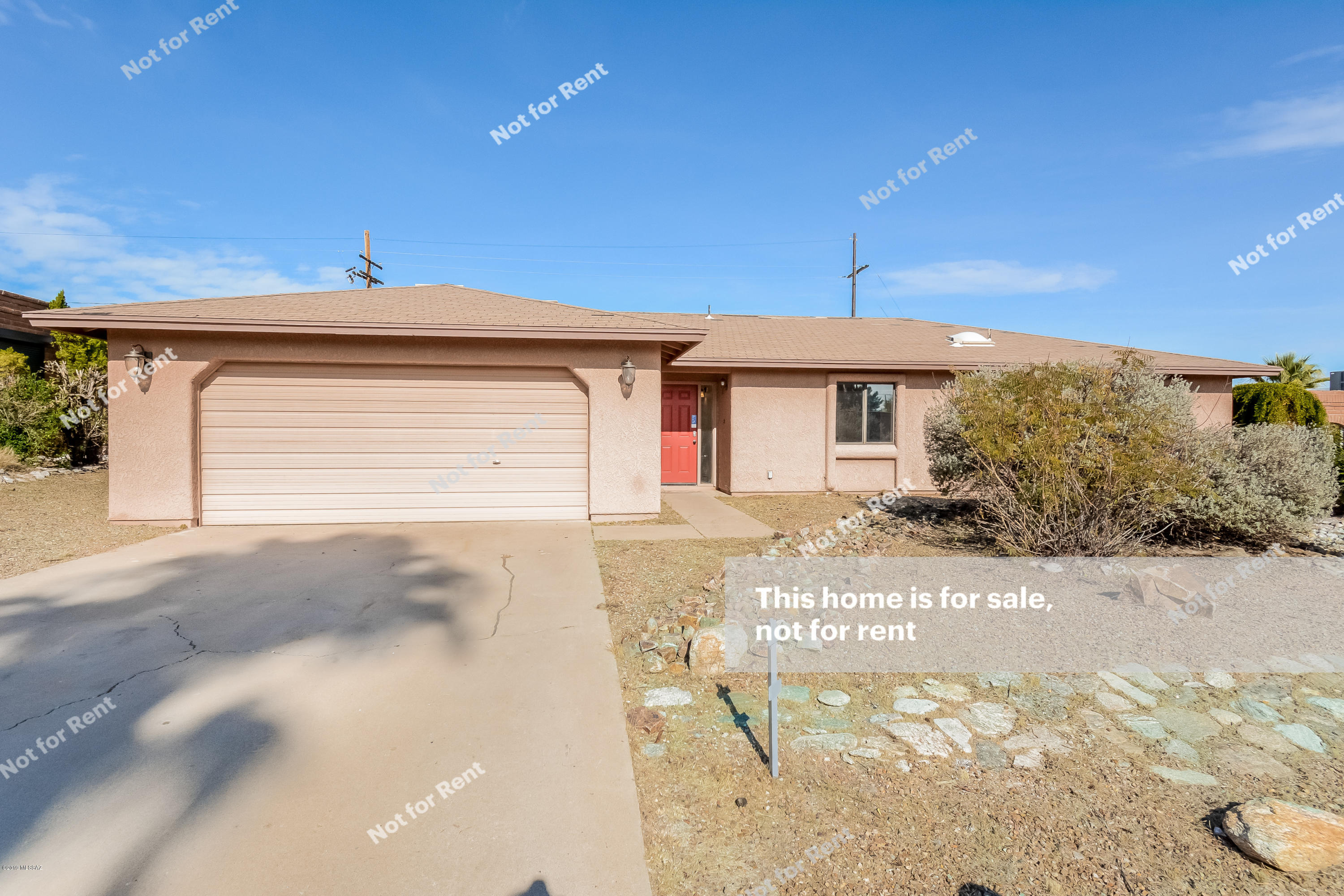 This Tucson one-story offers a stainless steel appliances,tile surrounds in bathroom, a fireplace, granite kitchen countertops, a master bath granite vanity, and a two-car garage.
