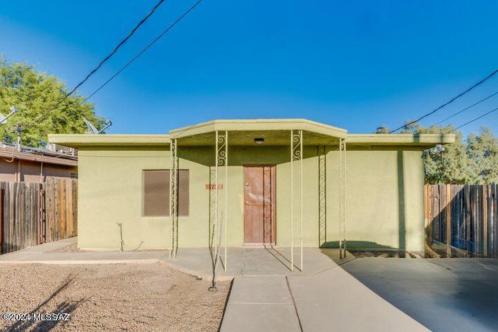 Jefferson Village is a comfortable and distinct residential community nestled in the heart of Tucson. This home is meticulously crafted with a focus on enhancing the quality of life and providing an abundance of privacy. Built in 1949 this home was remodeled in 2003. This home is a solid built masonry stucco home in move-in ready condition.  Modern open floor plan with great room concept. The space and been very well utilized for a comfortable living experience.  Enjoy the nice sized fenced in backyard.  Call for a showing today!