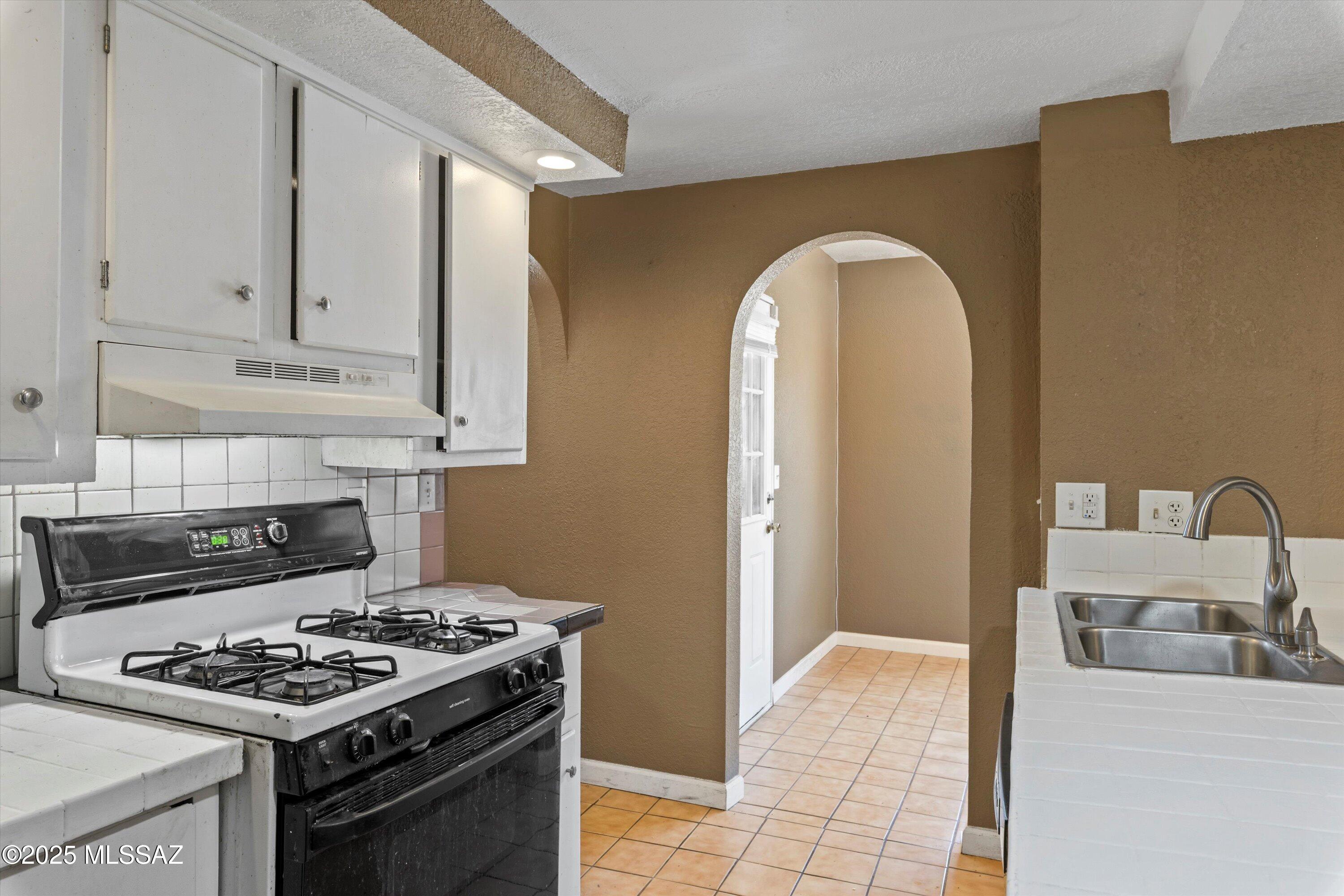 Otilias Limberlost Manor (1-24) - Residential