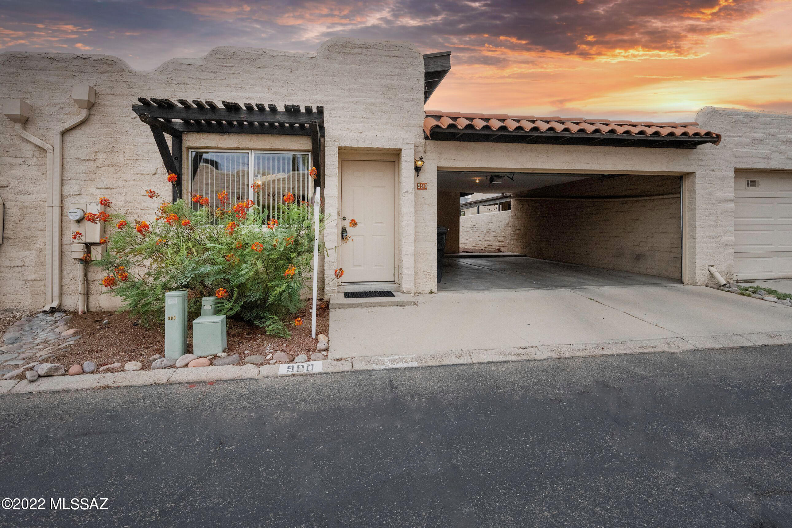 Great 2 bedroom 2 bathroom Townhouse near Tucson mall with a community pool.   Needs updating and some TLC.  This property is being sold as is.