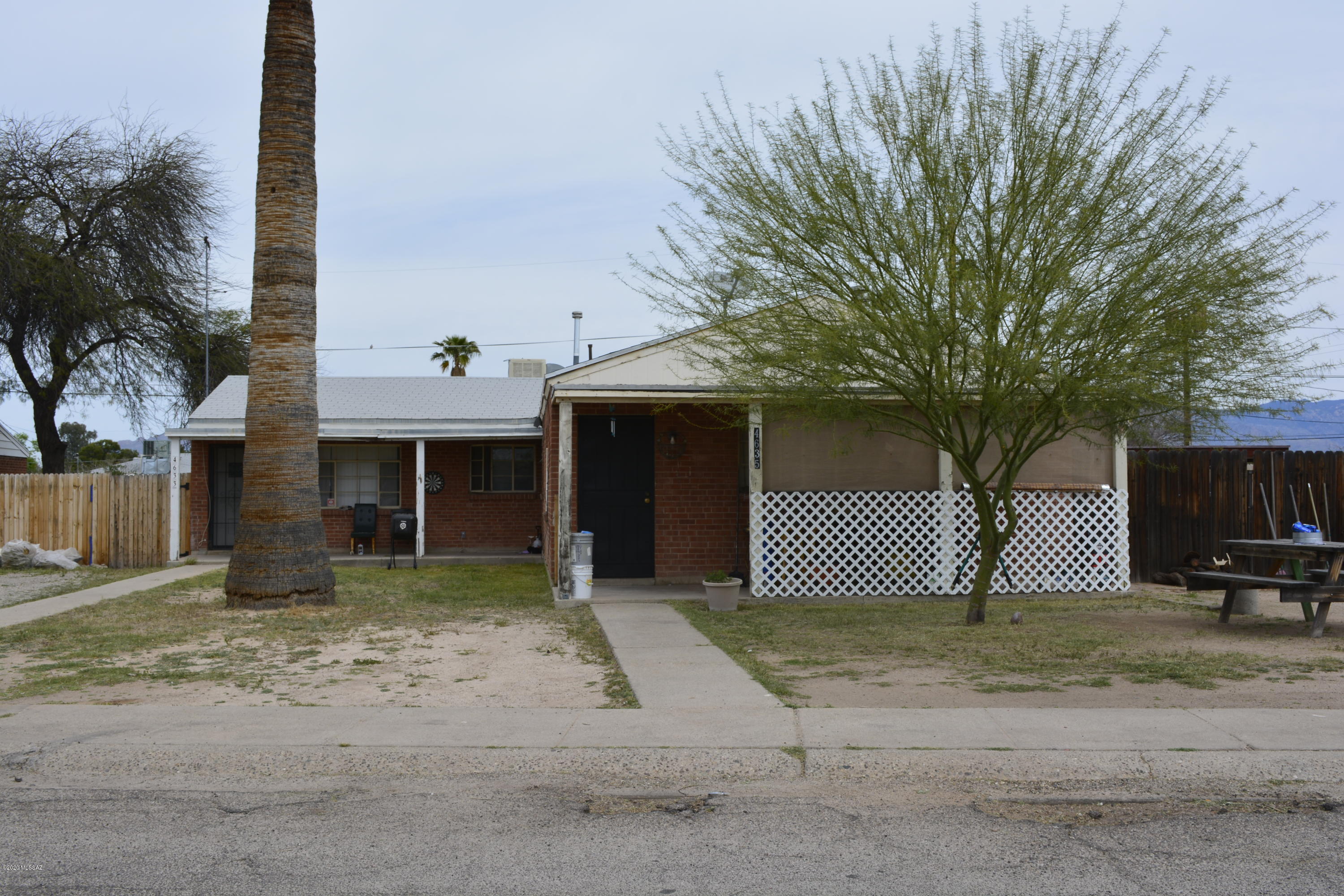 Great investment opportunity! 
Two units 4633 and 4635, with all separate utilities. 4635 is a nice two bedroom one bath unit, private yard and laundry in each unit. 4633 is a three bedroom one bathroom unit, with a large private yard, laundry in the unit as well as a large side yard and these two units are fully rented, but could potentially be one owner occupied with another coving the mortgage.