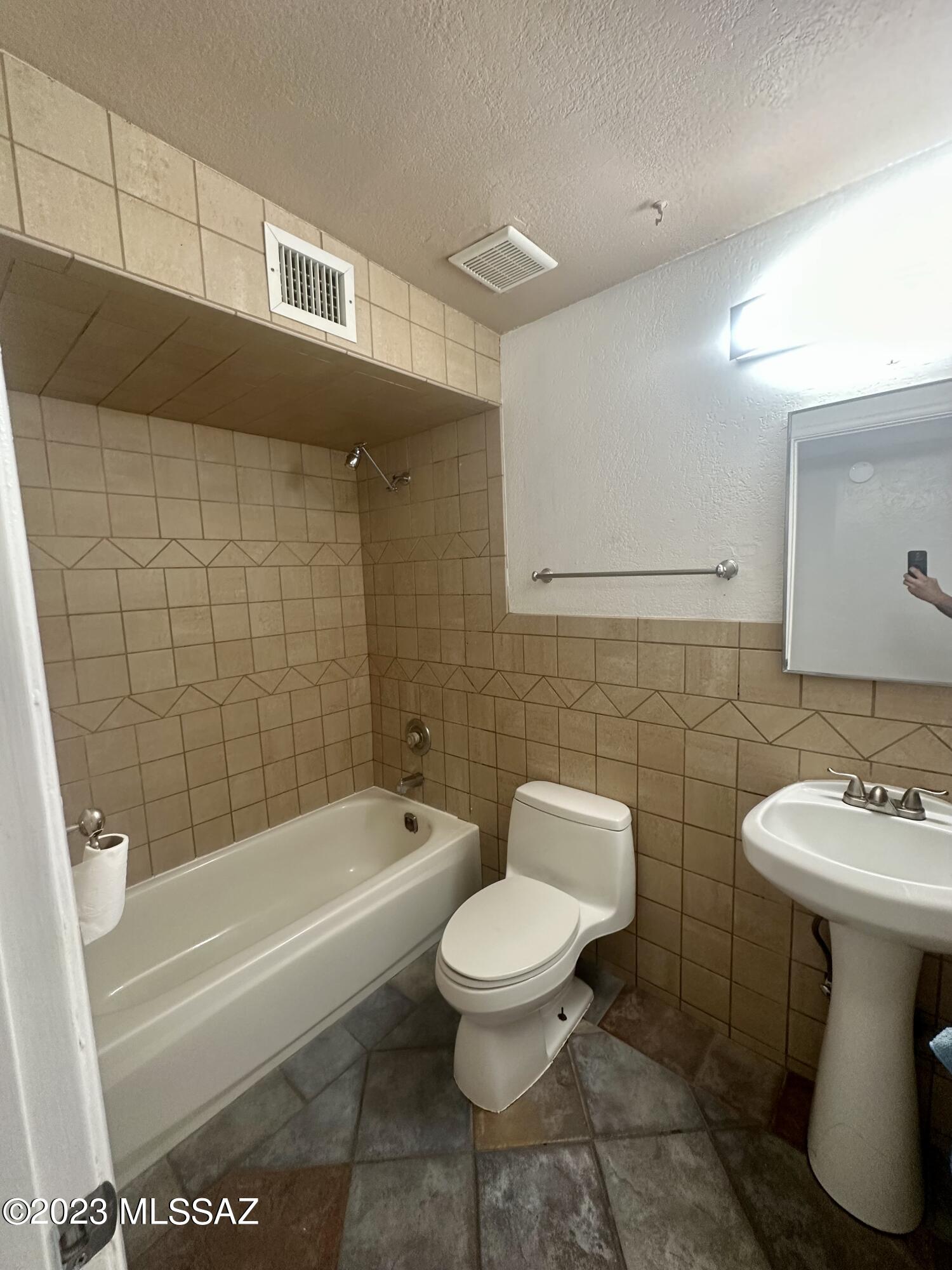 Casas Adobes Park (1-93) - Residential Lease